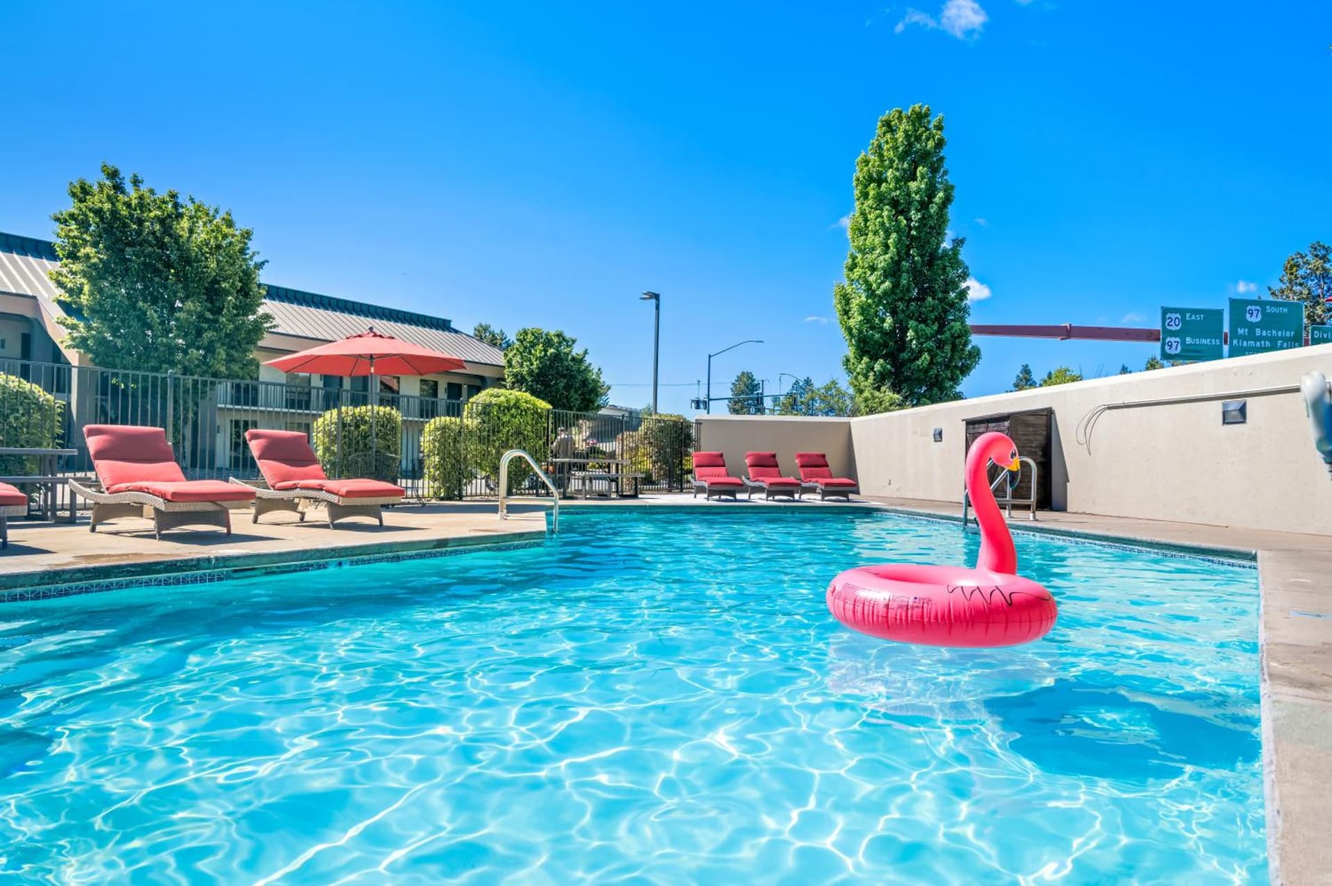 Red Lion Inn & Suites Deschutes River - Bend gallery photo in Bend, OR — image 9