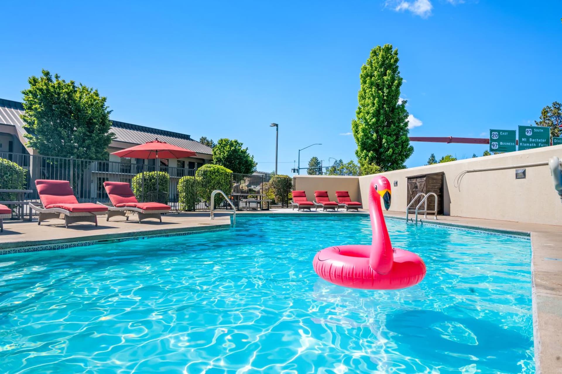 Red Lion Inn & Suites Deschutes River - Bend gallery photo in Bend, OR — image 13