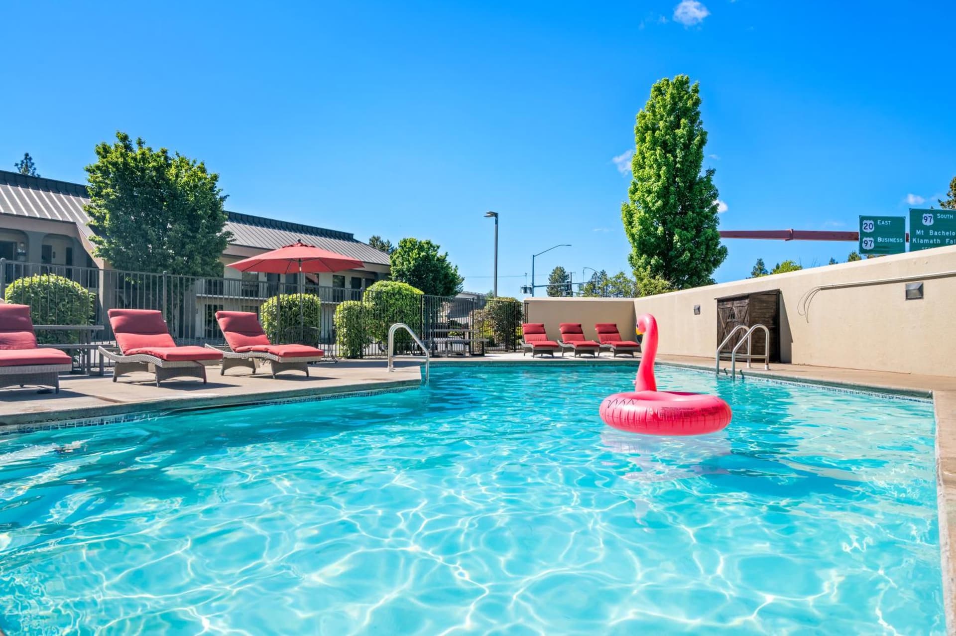 Red Lion Inn & Suites Deschutes River - Bend gallery photo in Bend, OR — image 4