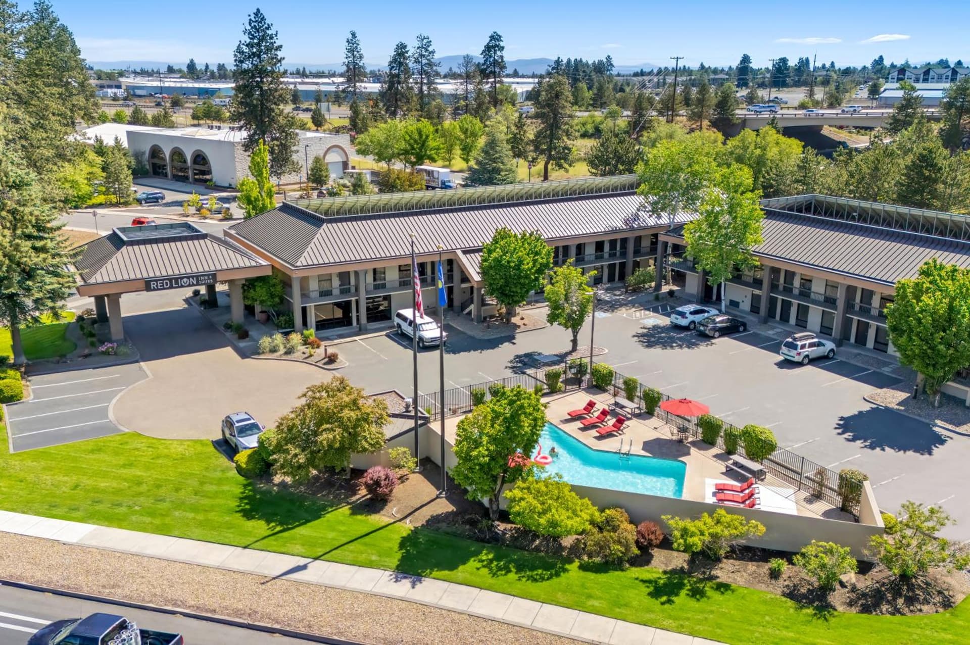Red Lion Inn & Suites Deschutes River - Bend gallery photo in Bend, OR — image 28