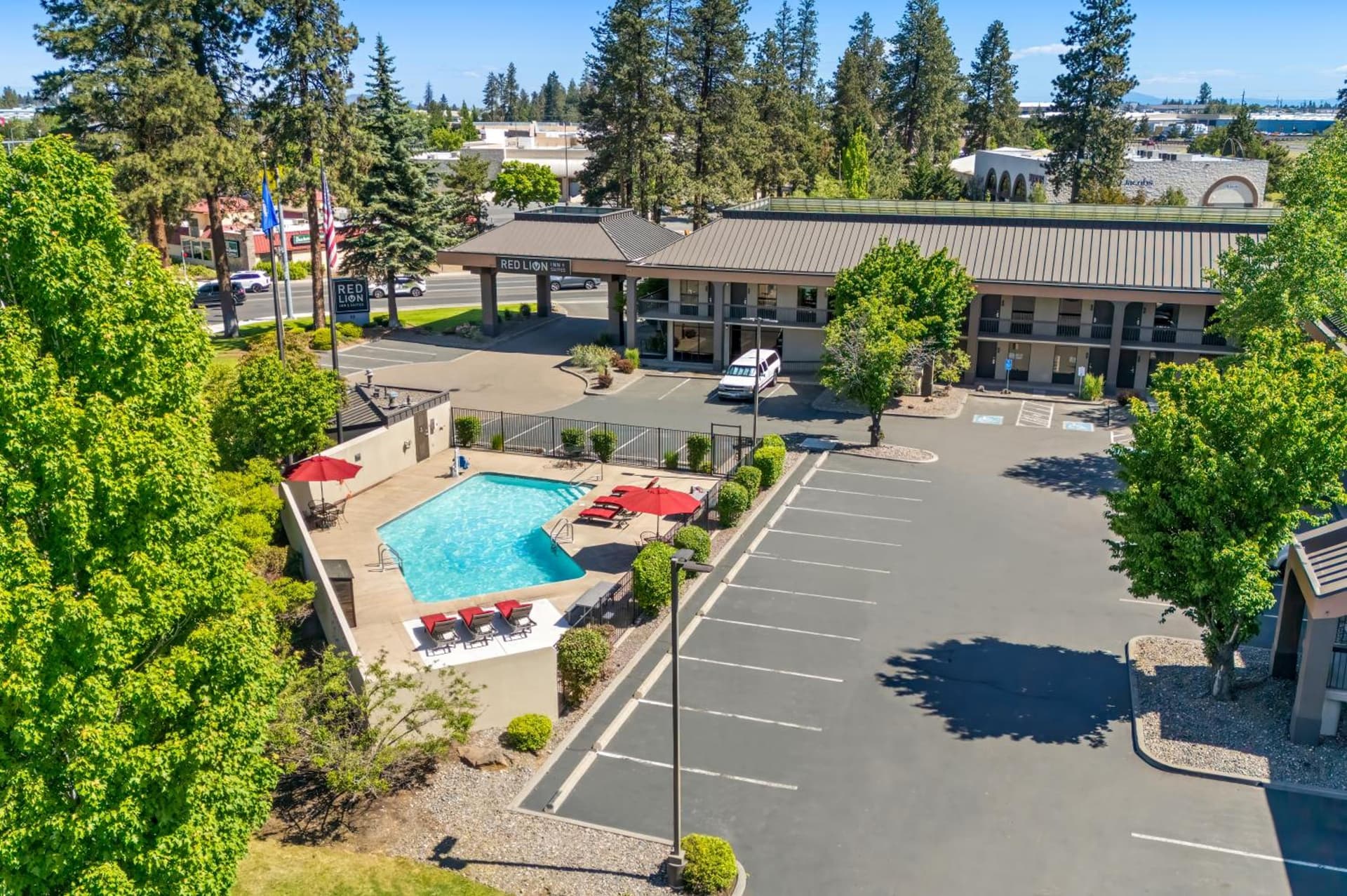 Red Lion Inn & Suites Deschutes River - Bend gallery photo in Bend, OR — image 37