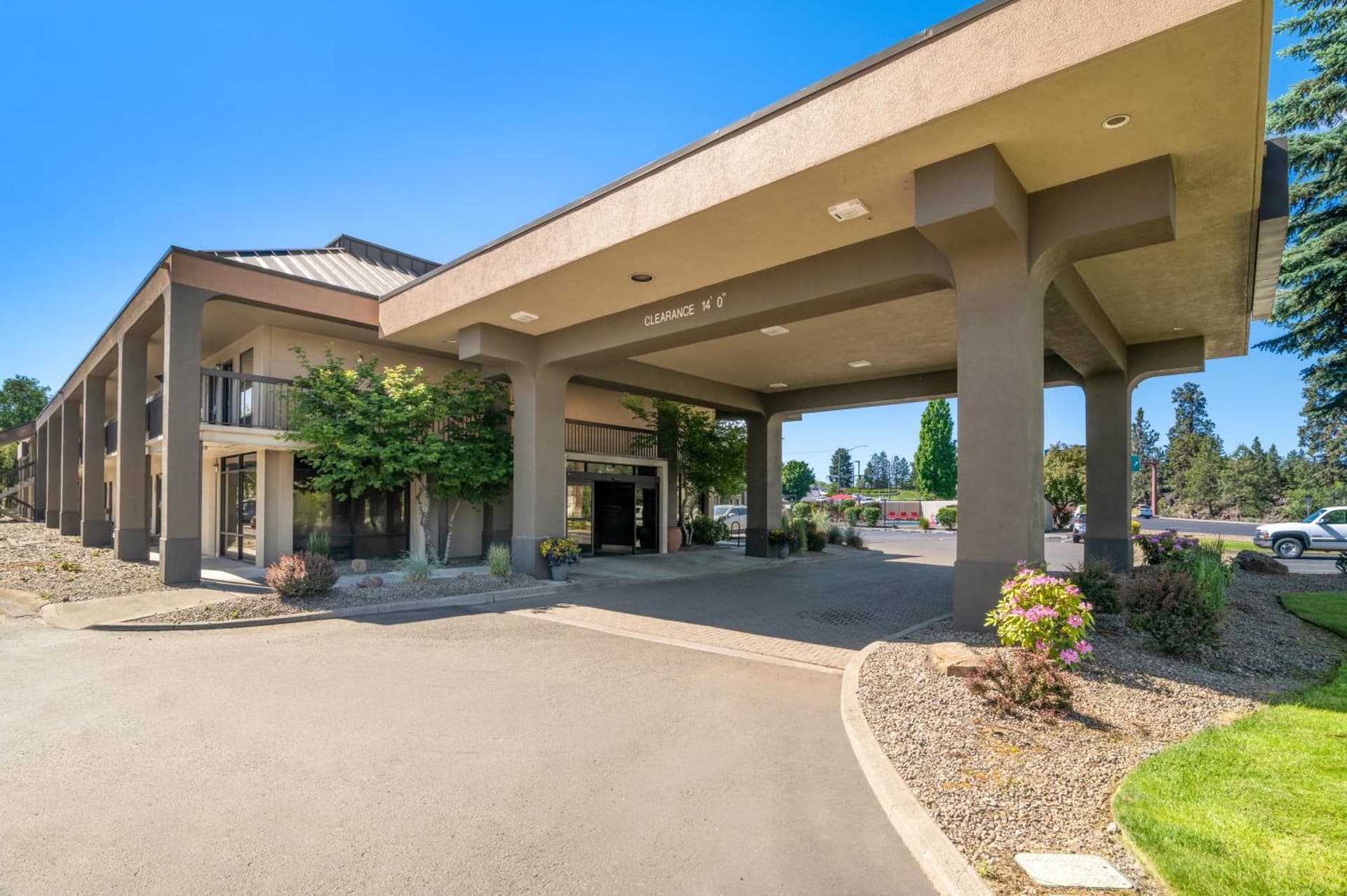 Red Lion Inn & Suites Deschutes River - Bend gallery photo in Bend, OR — image 7