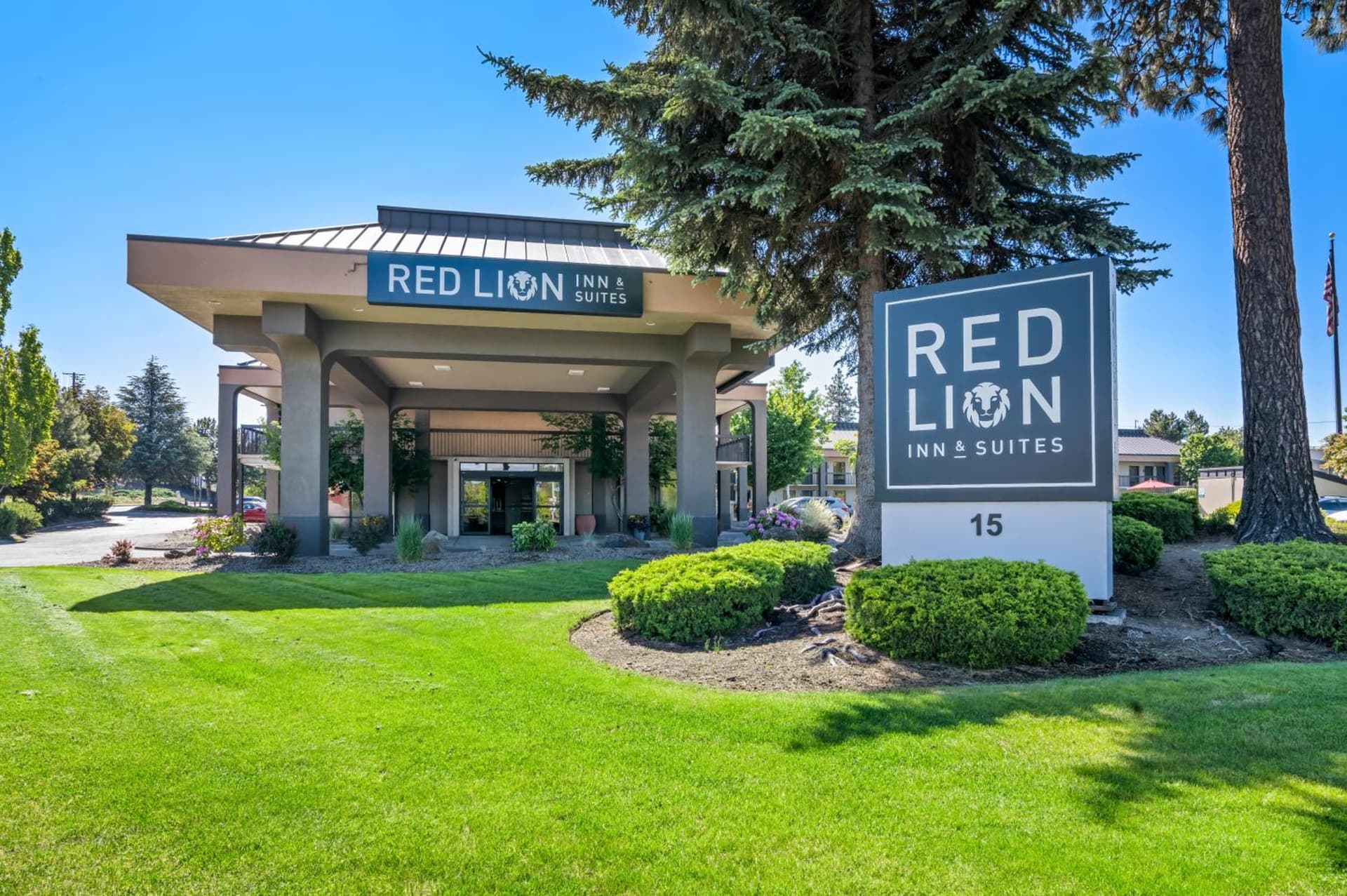 Red Lion Inn & Suites Deschutes River - Bend gallery photo in Bend, OR — image 12