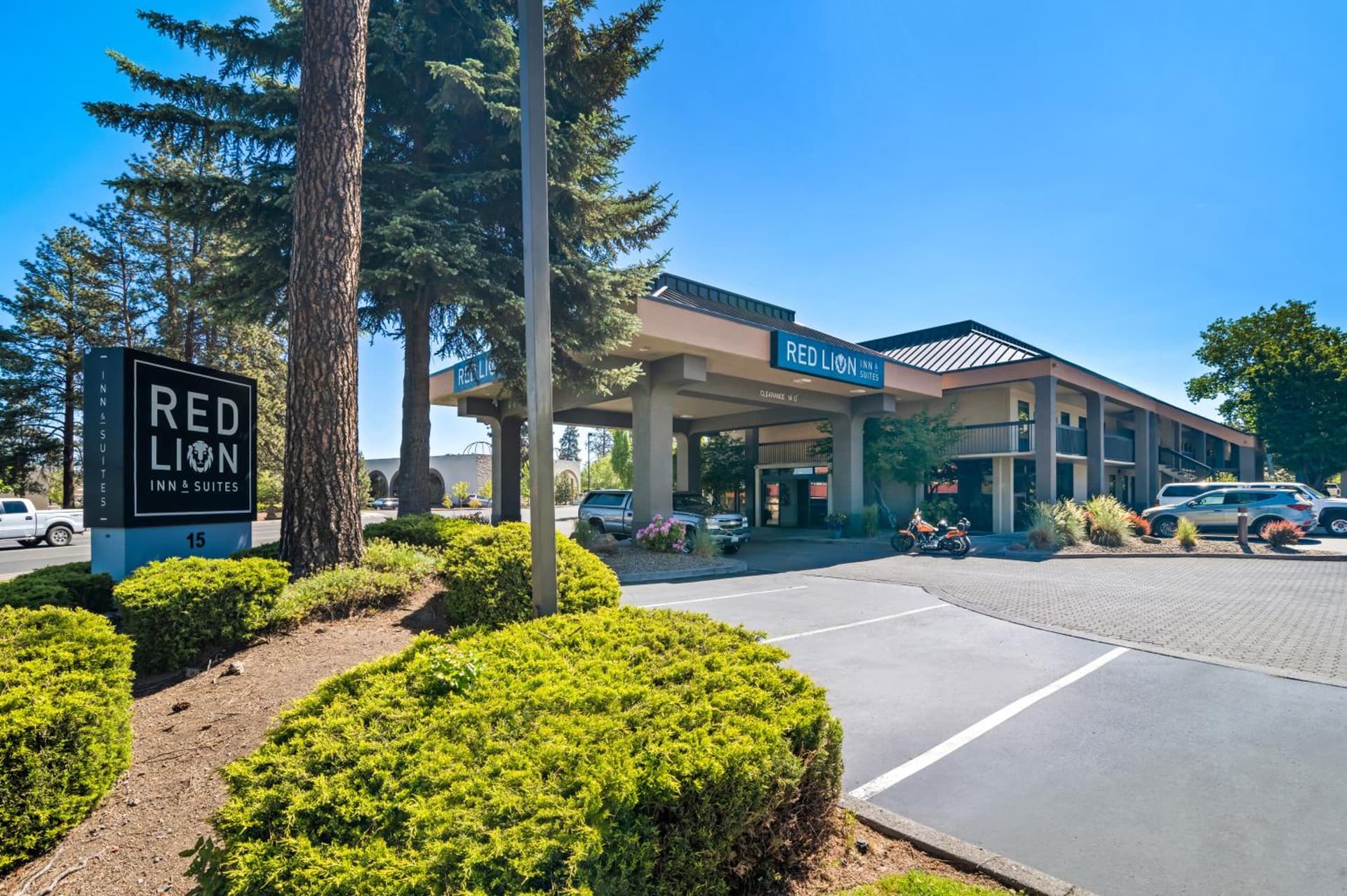 Red Lion Inn & Suites Deschutes River - Bend gallery photo in Bend, OR — image 19