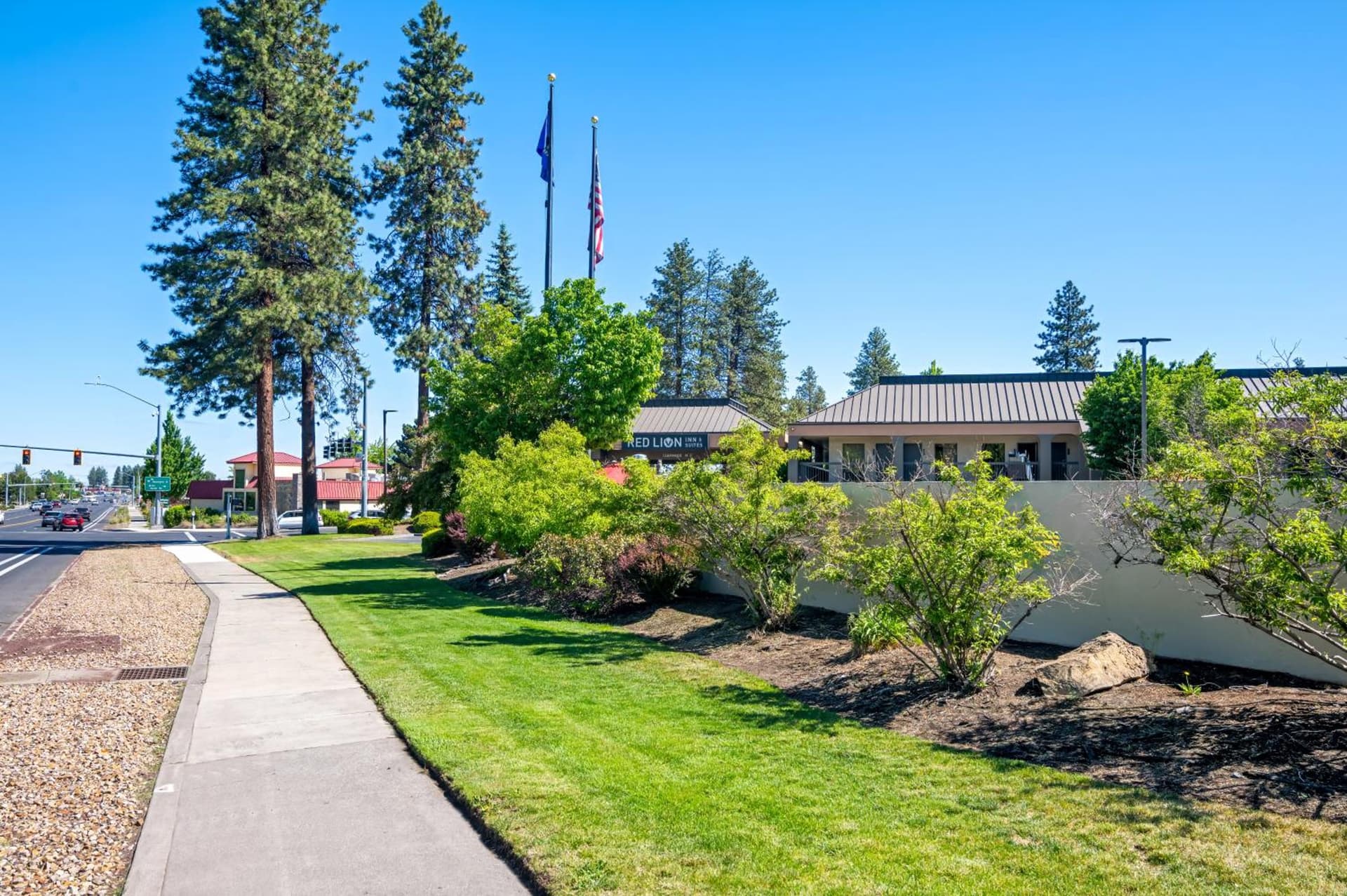 Red Lion Inn & Suites Deschutes River - Bend gallery photo in Bend, OR — image 10