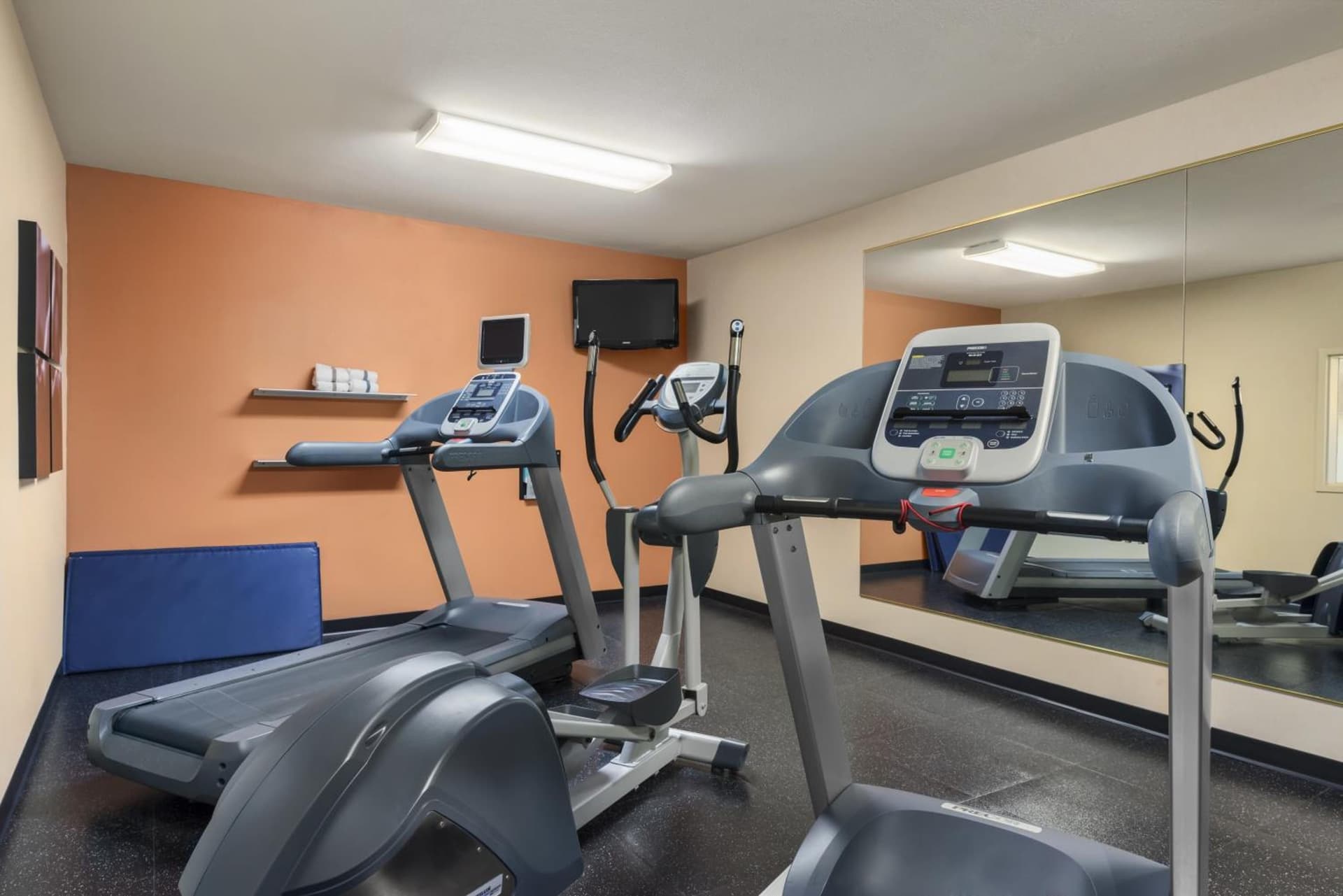 Country Inn & Suites by Radisson, Peoria North, IL gallery photo in Peoria, IL — image 34