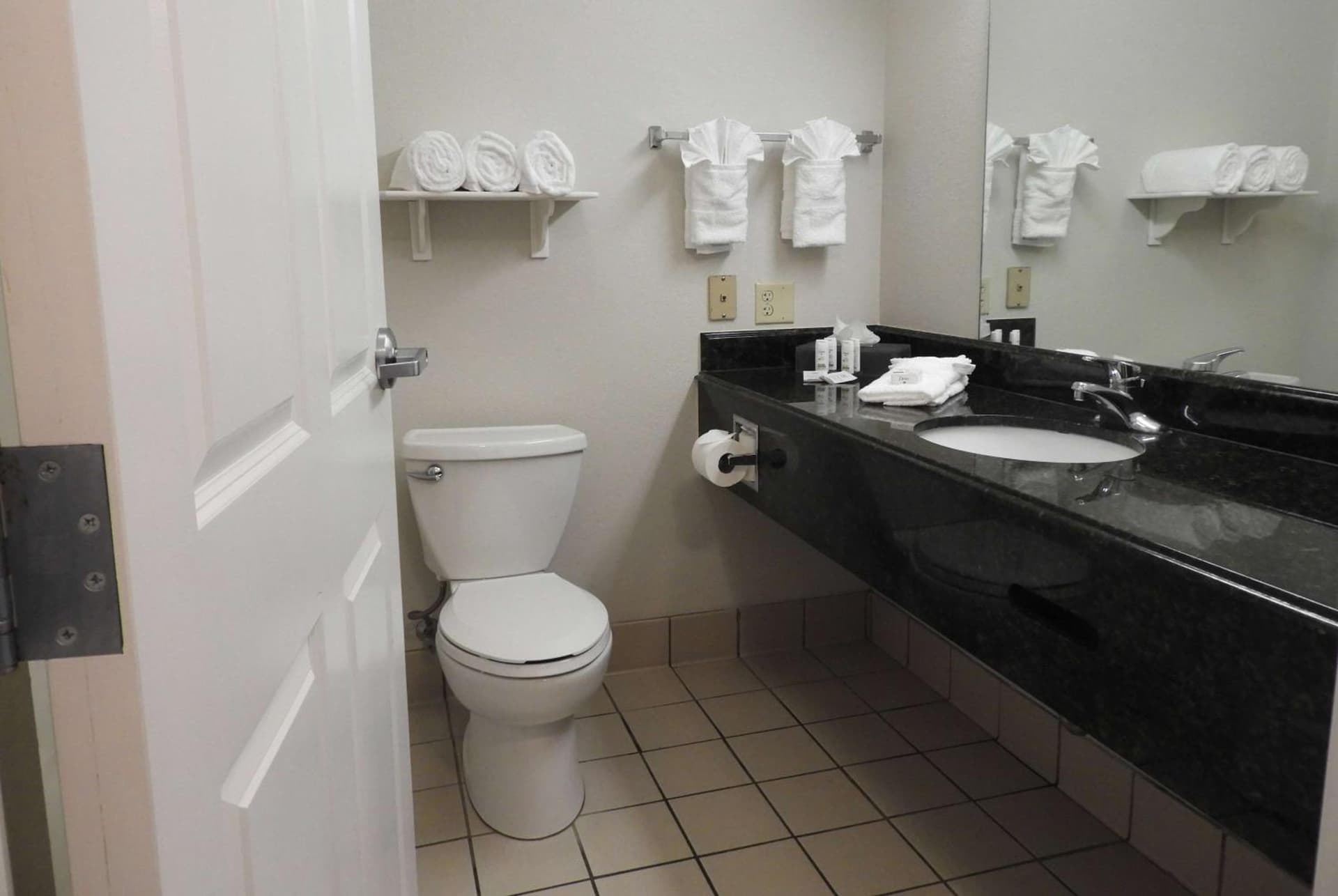 La Quinta Inn and Suites Fort Myers I-75 gallery photo in Fort Myers, FL — image 27