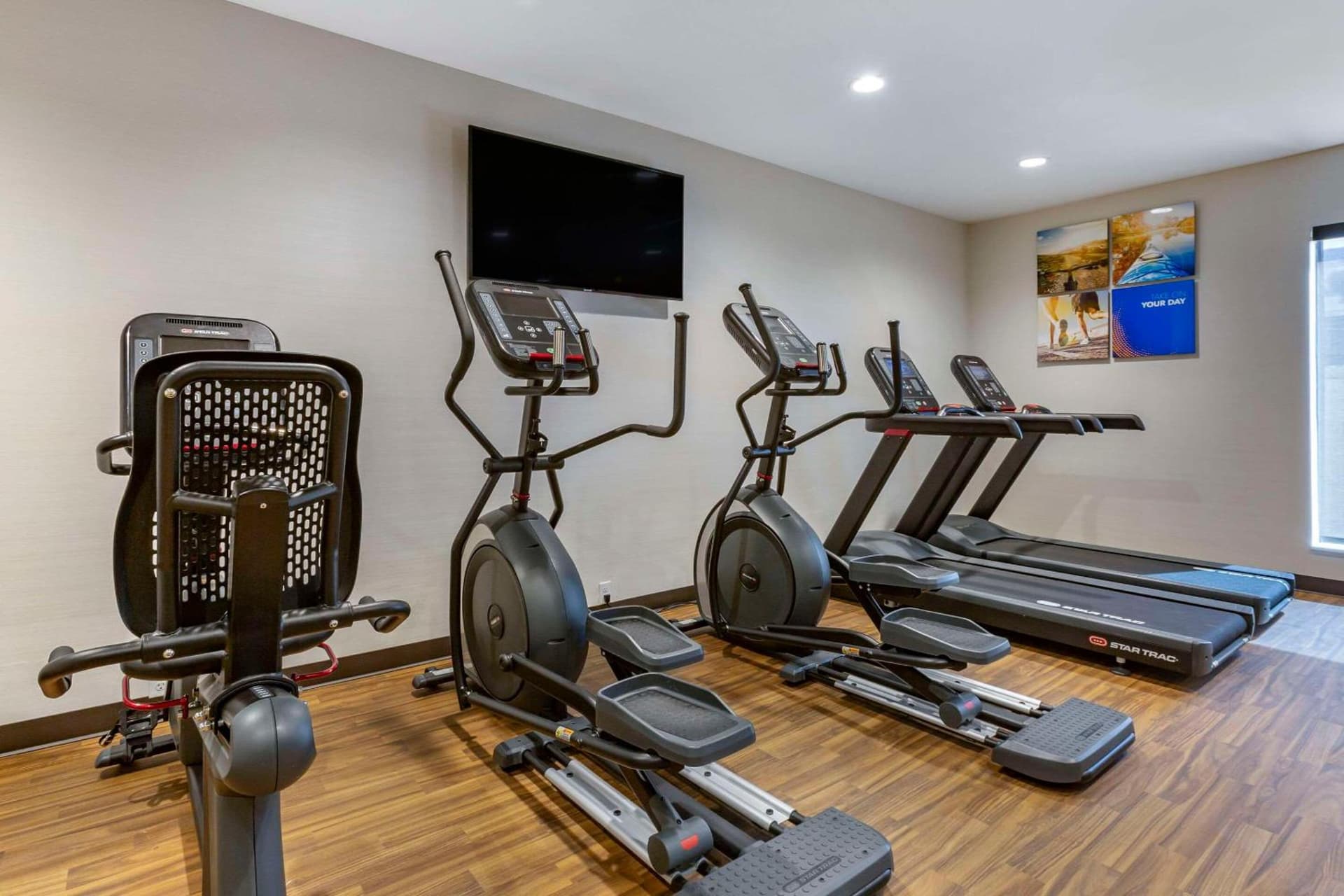 Comfort Suites Albuquerque Airport interior in Albuquerque, NM — gallery photo 2