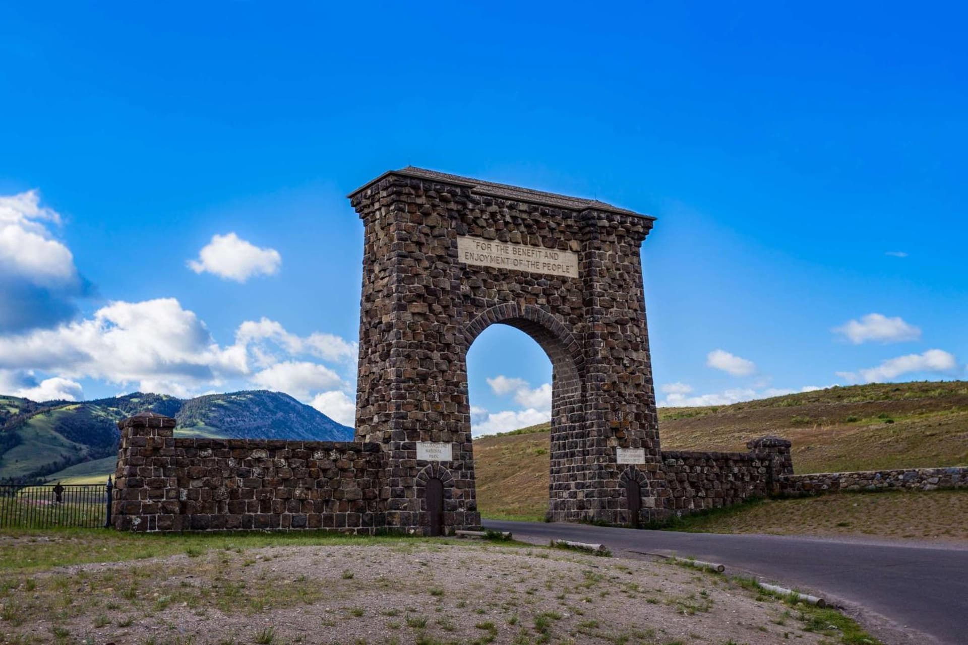 Ridgeline Hotel at Yellowstone, an Ascend Collection Hotel property views in Gardiner, MT — gallery photo 3