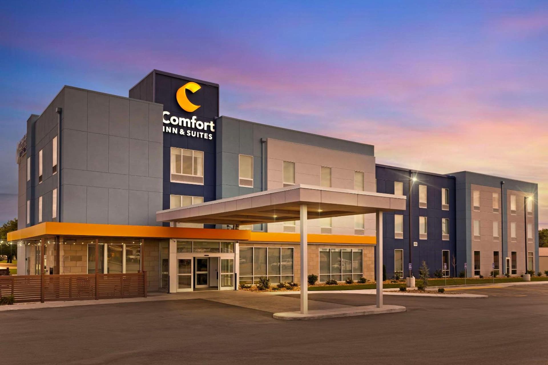 Comfort Inn & Suites Mountain Grove US-60 featured exterior or lobby in Mountain Grove, MO — similar hotel