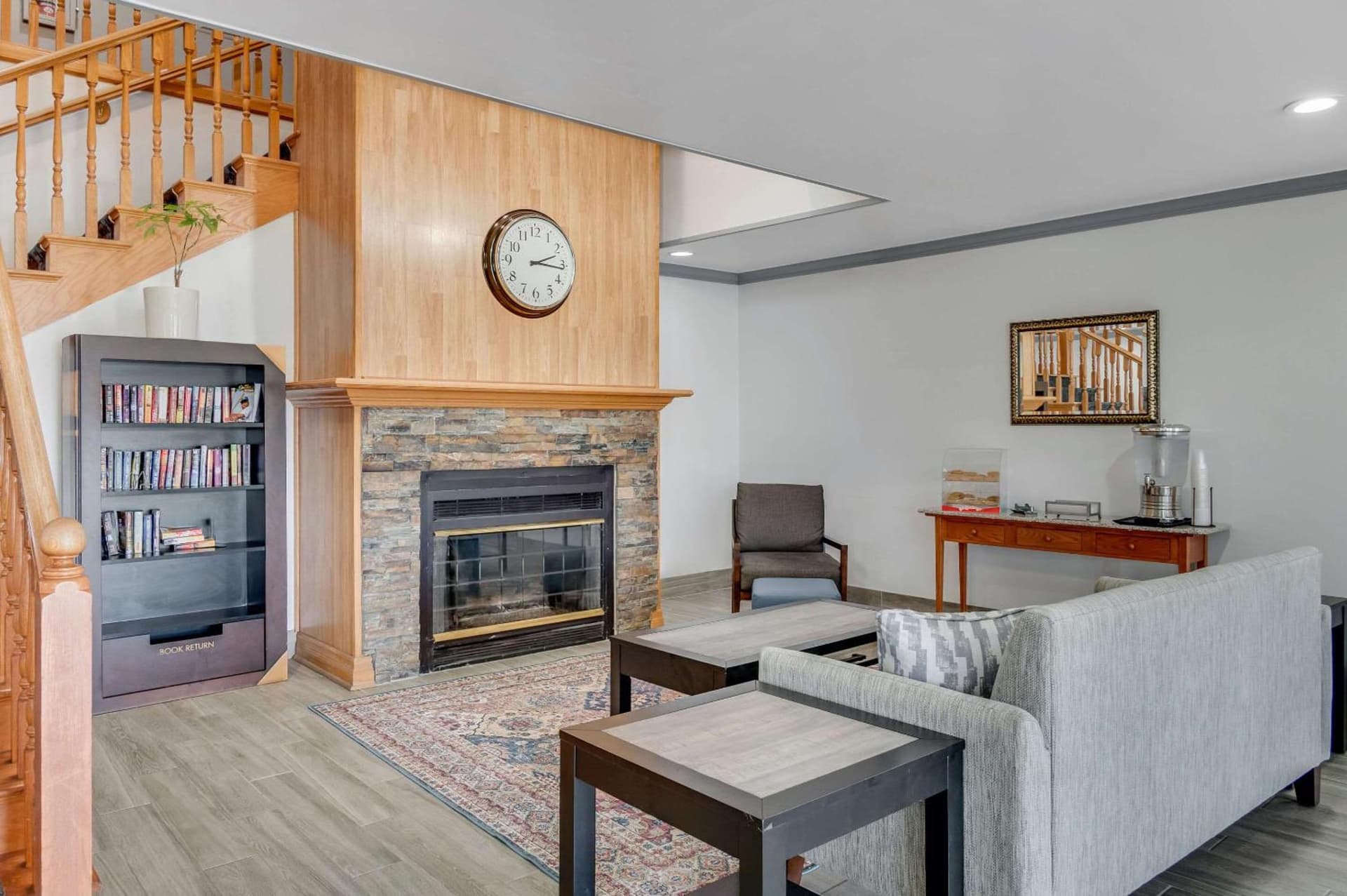 Country Inn & Suites by Radisson, Grand Rapids Airport, MI gallery photo in Grand Rapids, MI — image 9