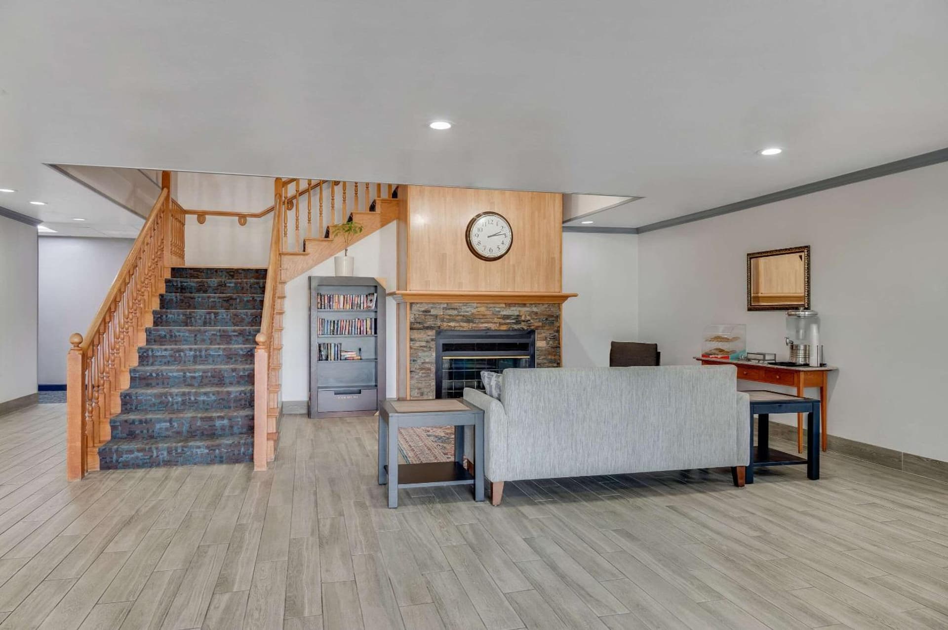 Country Inn & Suites by Radisson, Grand Rapids Airport, MI gallery photo in Grand Rapids, MI — image 52