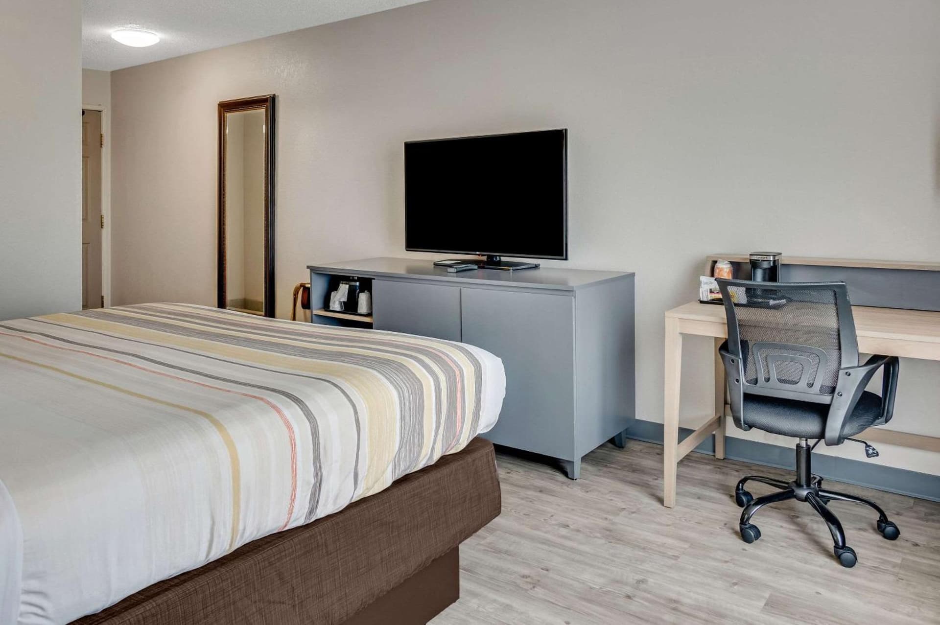 Country Inn & Suites by Radisson, Grand Rapids Airport, MI gallery photo in Grand Rapids, MI — image 26