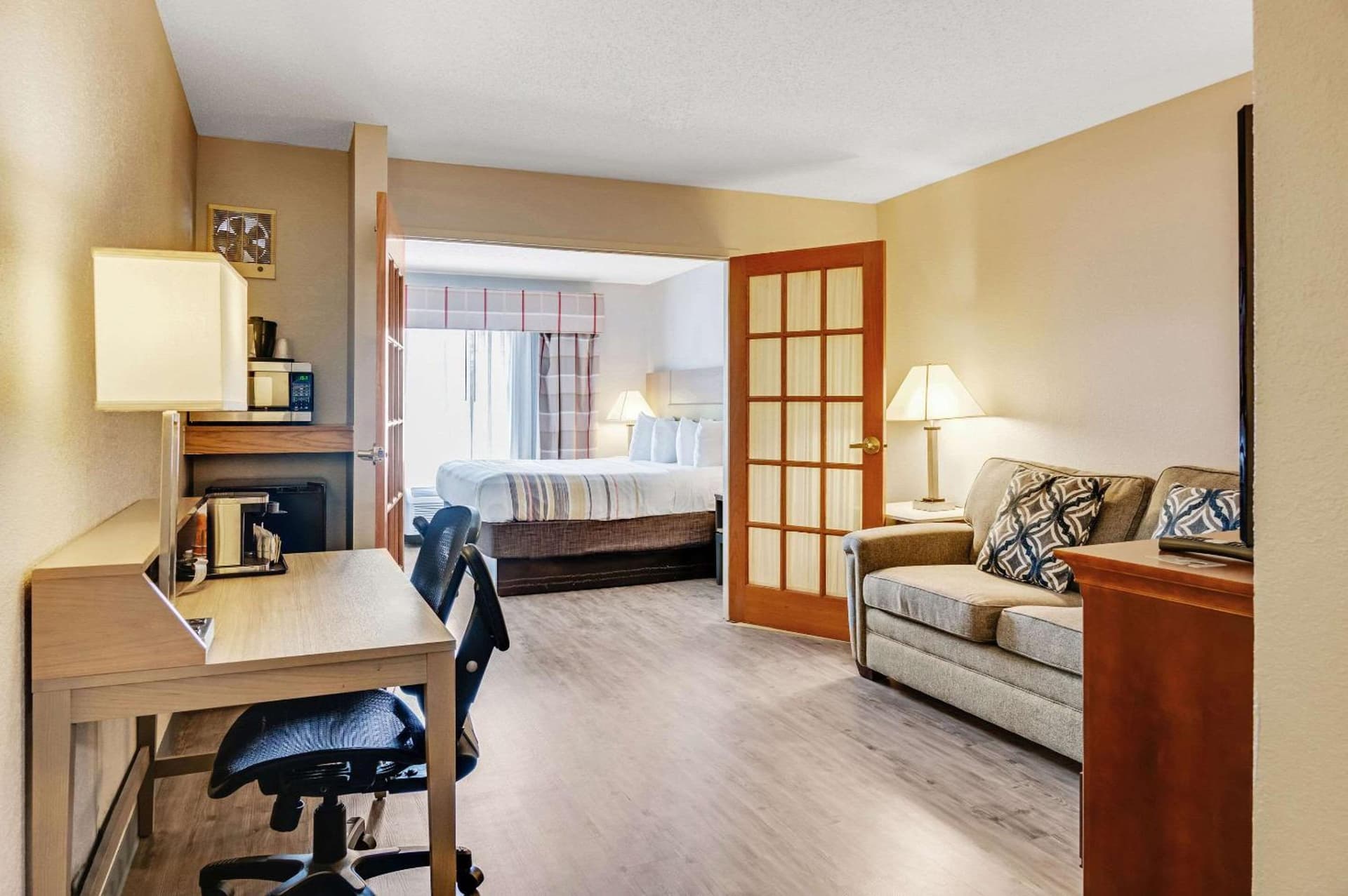 Country Inn & Suites by Radisson, Grand Rapids Airport, MI gallery photo in Grand Rapids, MI — image 28