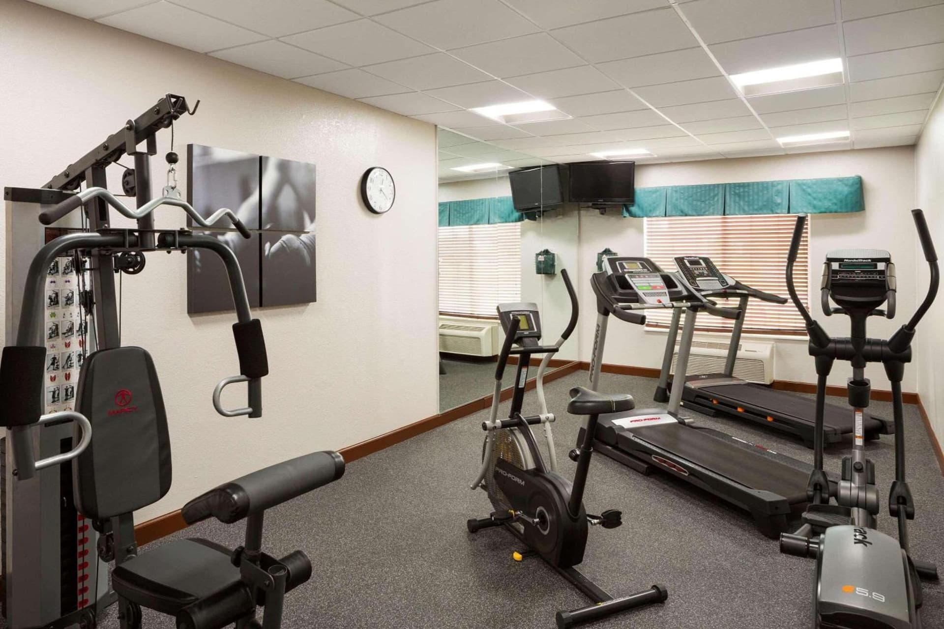 Country Inn & Suites by Radisson, Grand Rapids Airport, MI interior in Grand Rapids, MI — gallery photo 2