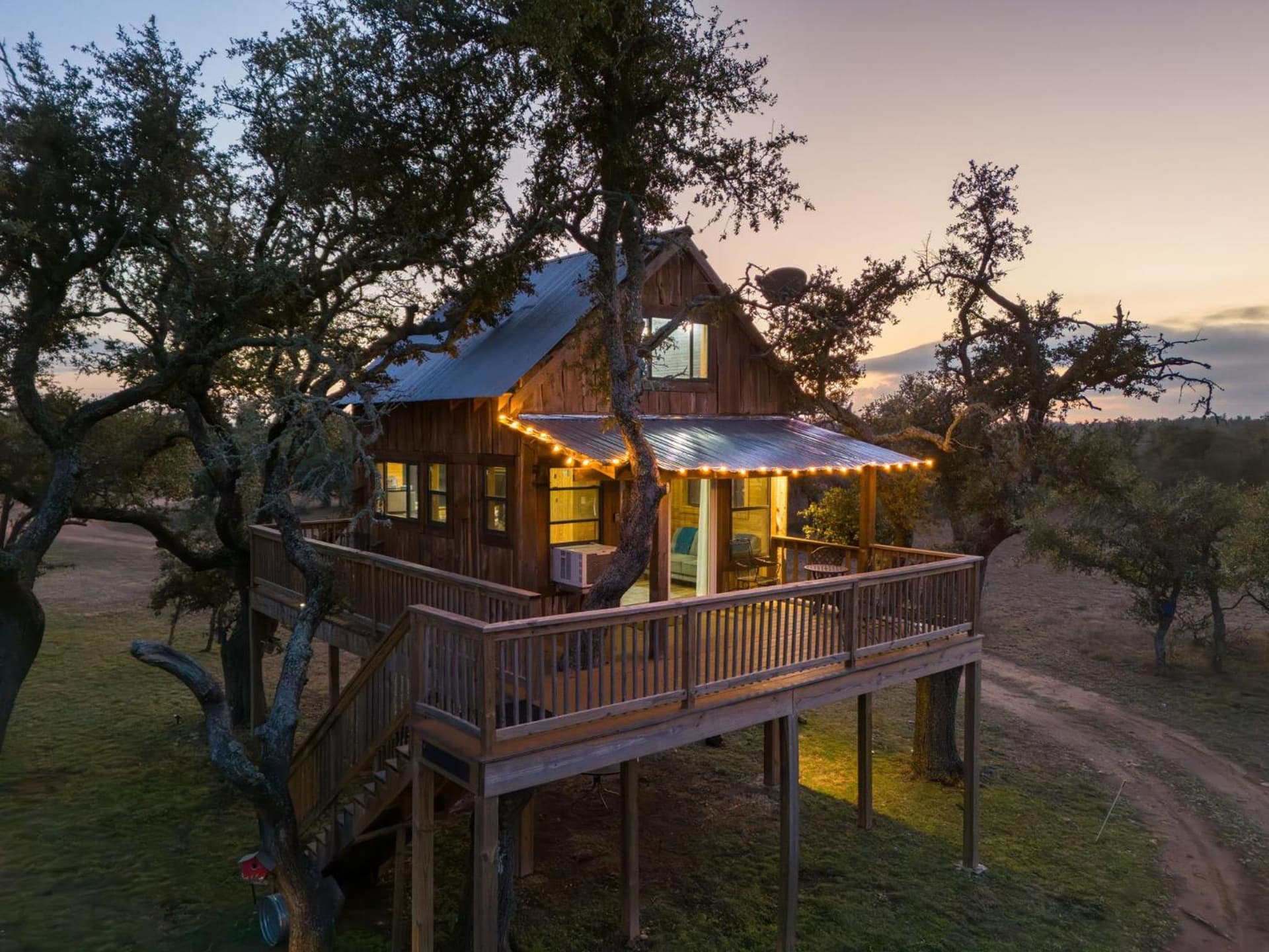 Birds Nest, hot tub, pool, views, Willow Sky Ranch featured exterior or lobby in Willow City — similar hotel