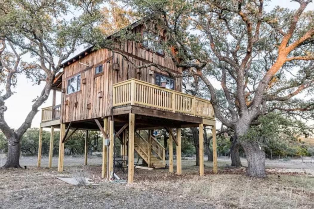 Birds Nest, hot tub, pool, views, Willow Sky Ranch interior in Willow City — gallery photo 2