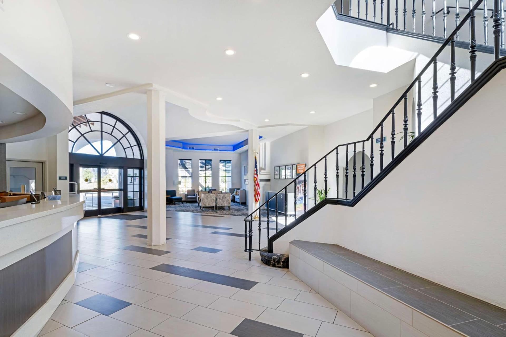 Best Western Posada Royale Hotel & Suites interior in Simi Valley, CA — gallery photo 2