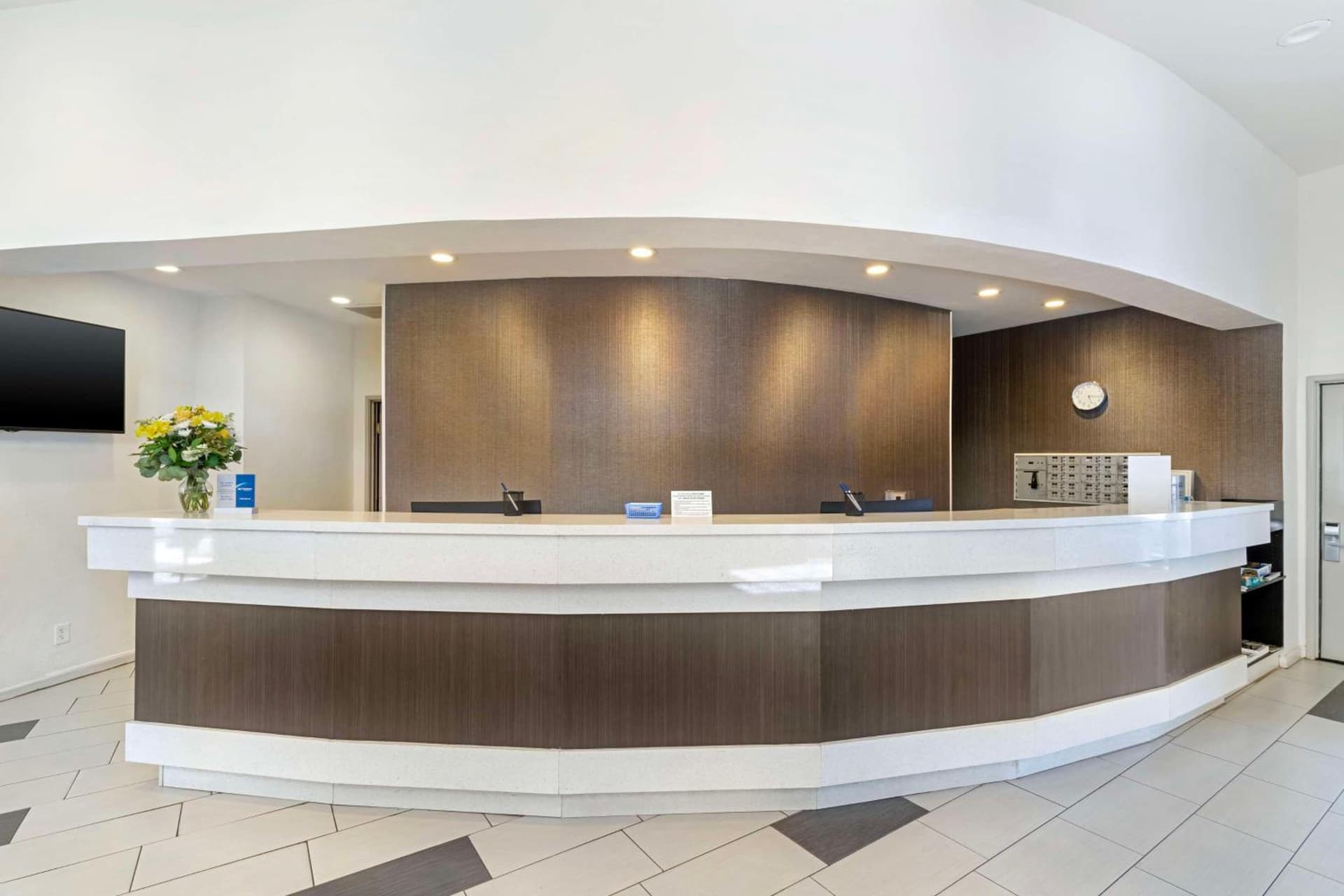 Best Western Posada Royale Hotel & Suites gallery photo in Simi Valley, CA — image 35