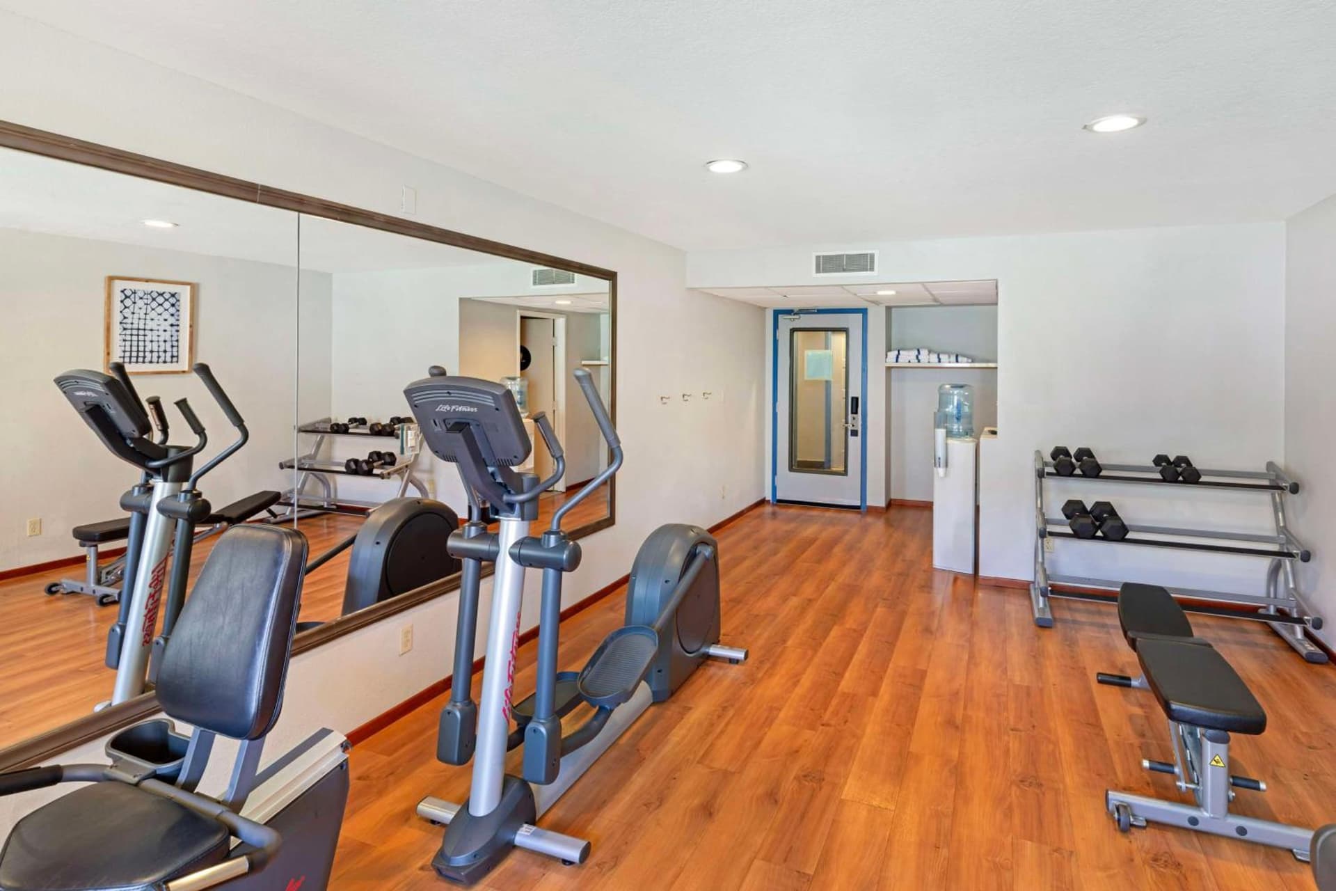 Best Western Posada Royale Hotel & Suites gallery photo in Simi Valley, CA — image 6