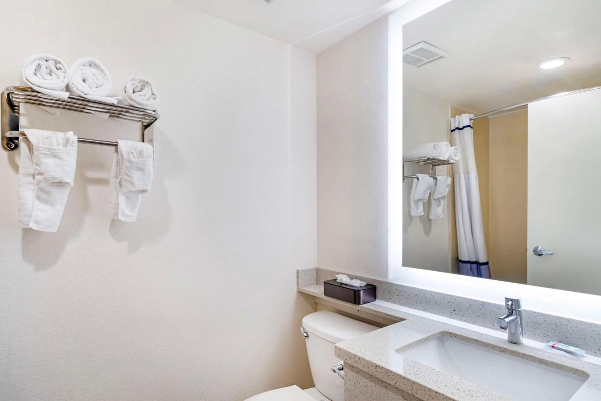 Best Western Posada Royale Hotel & Suites gallery photo in Simi Valley, CA — image 15