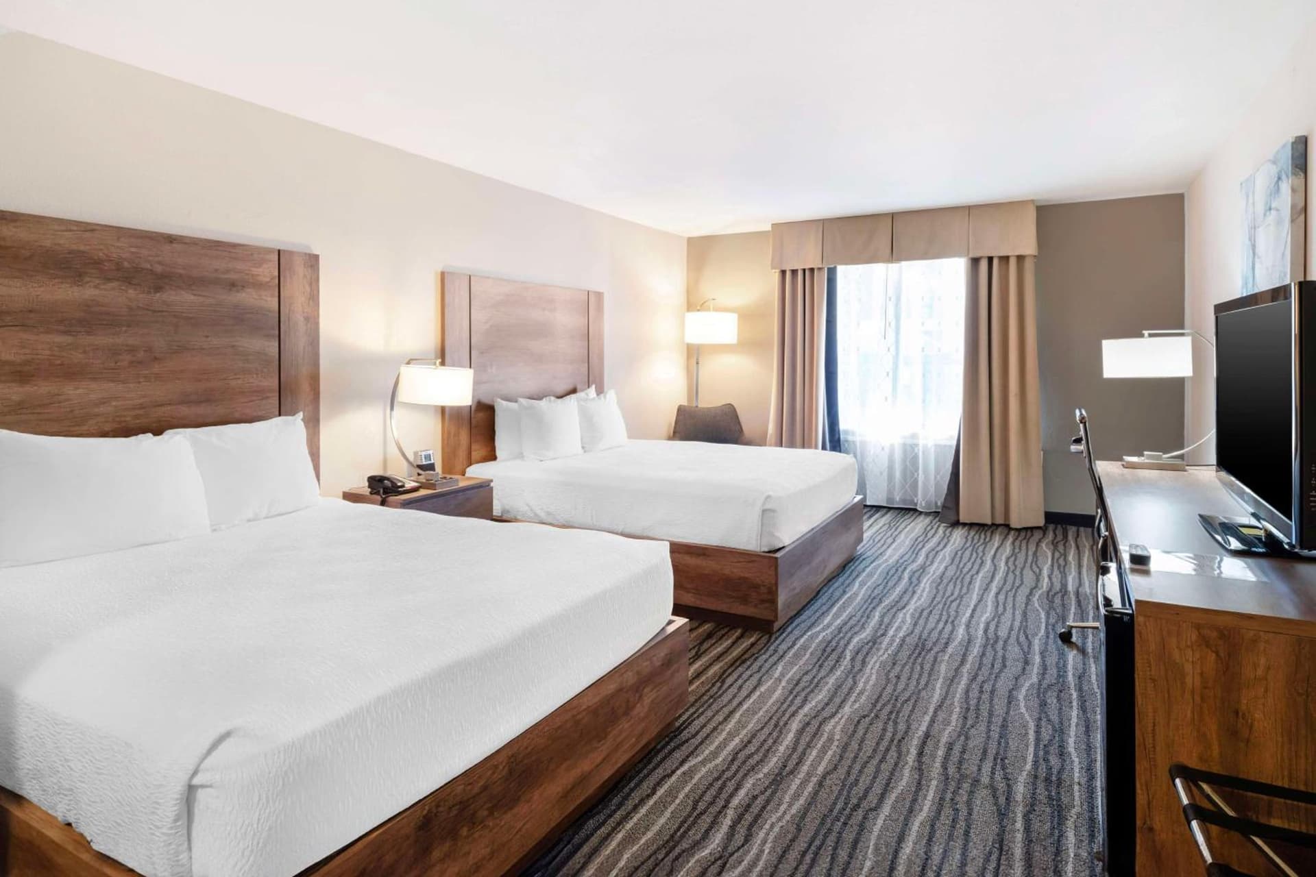 Best Western Posada Royale Hotel & Suites property views in Simi Valley, CA — gallery photo 3