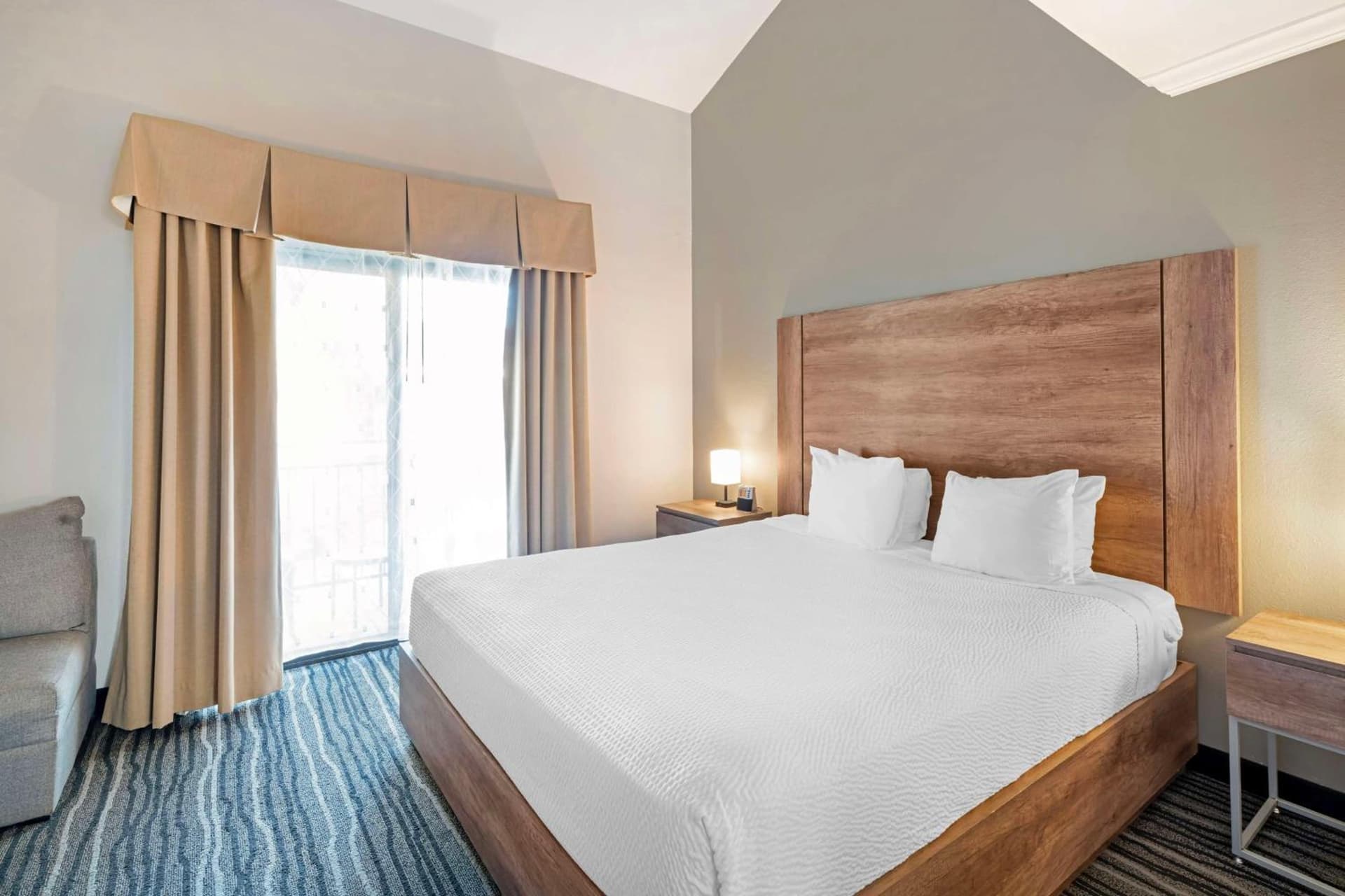 Best Western Posada Royale Hotel & Suites gallery photo in Simi Valley, CA — image 5