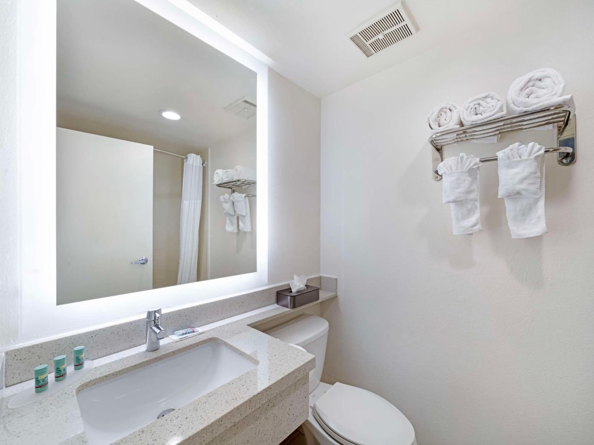 Best Western Posada Royale Hotel & Suites gallery photo in Simi Valley, CA — image 9