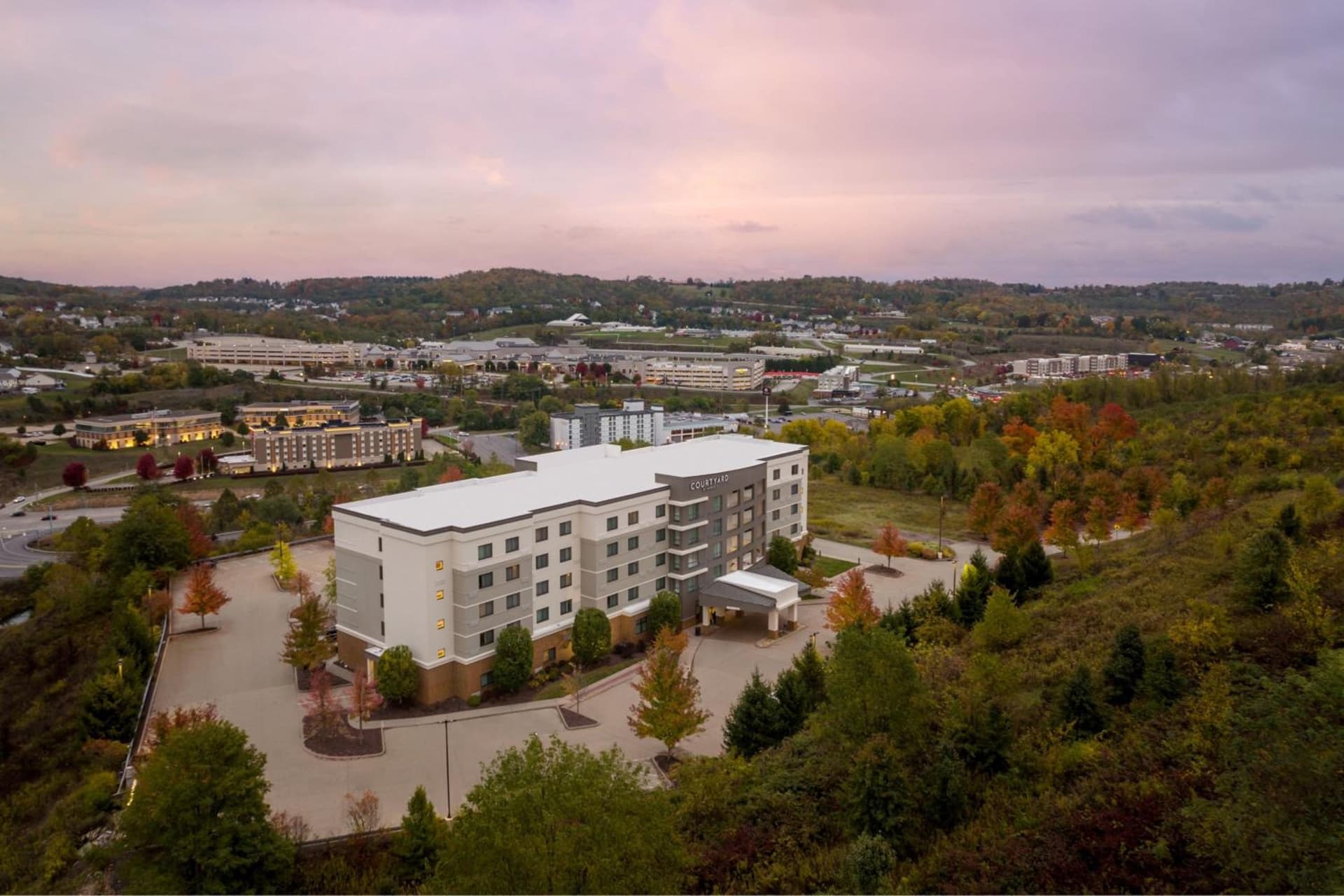Courtyard by Marriott Pittsburgh Washington Meadow Lands interior in Washington, PA — gallery photo 2