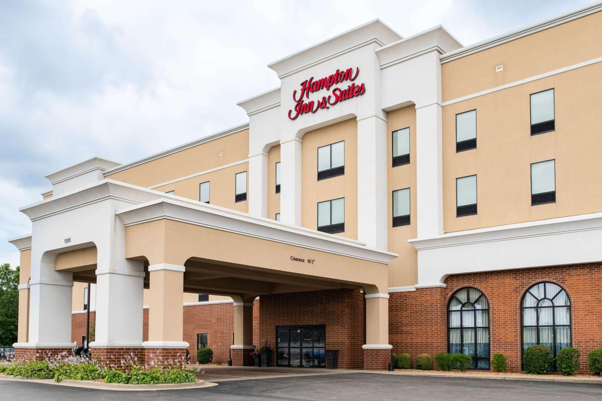 Hampton Inn & Suites Effingham featured exterior or lobby in Effingham, IL — similar hotel