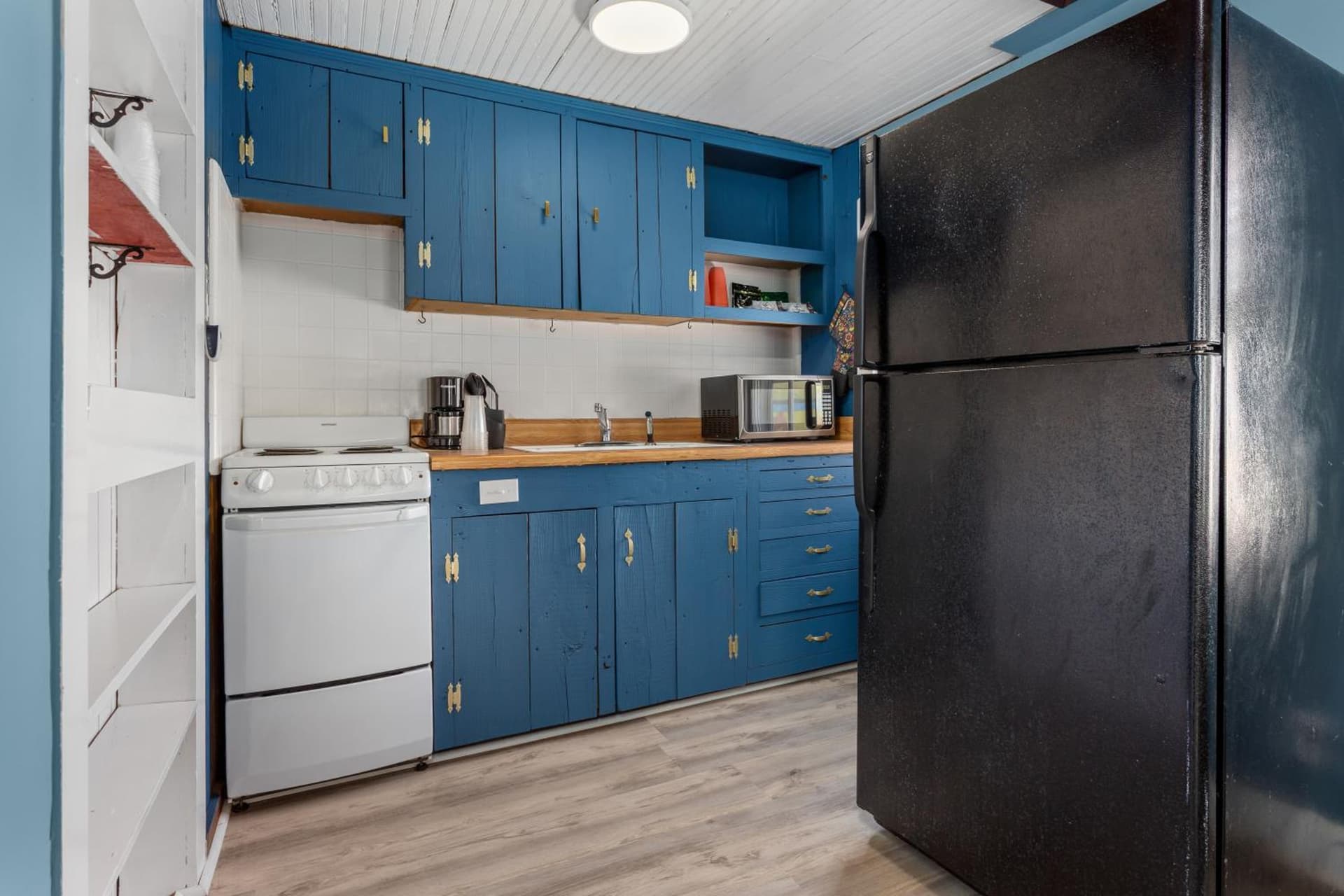 Cabin at the Beach interior in Ocean City, MD — gallery photo 2