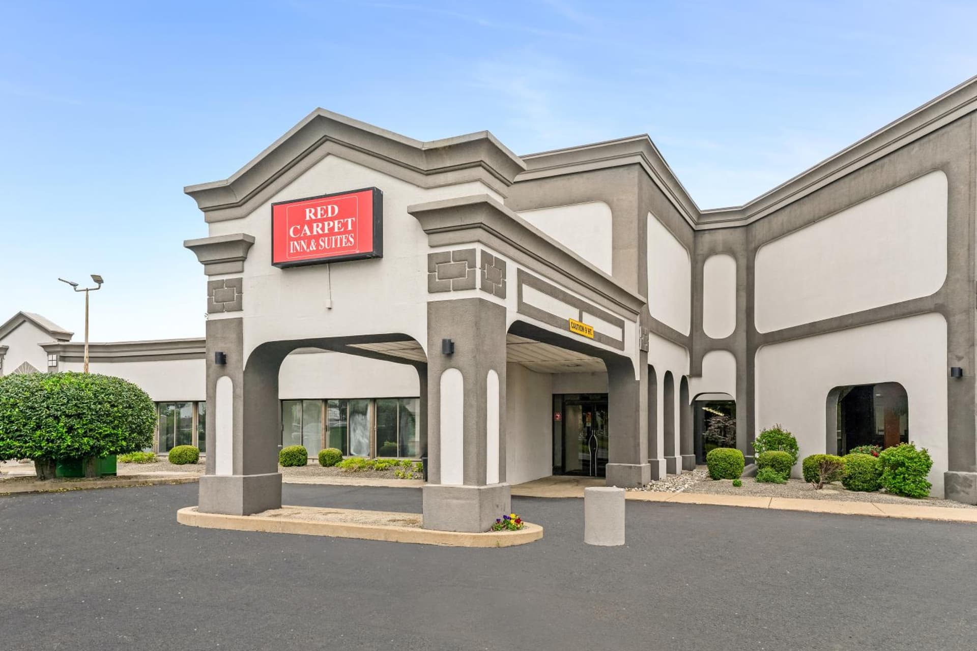 Red Carpet Inn & Suites property views in Philadelphia, PA — gallery photo 3