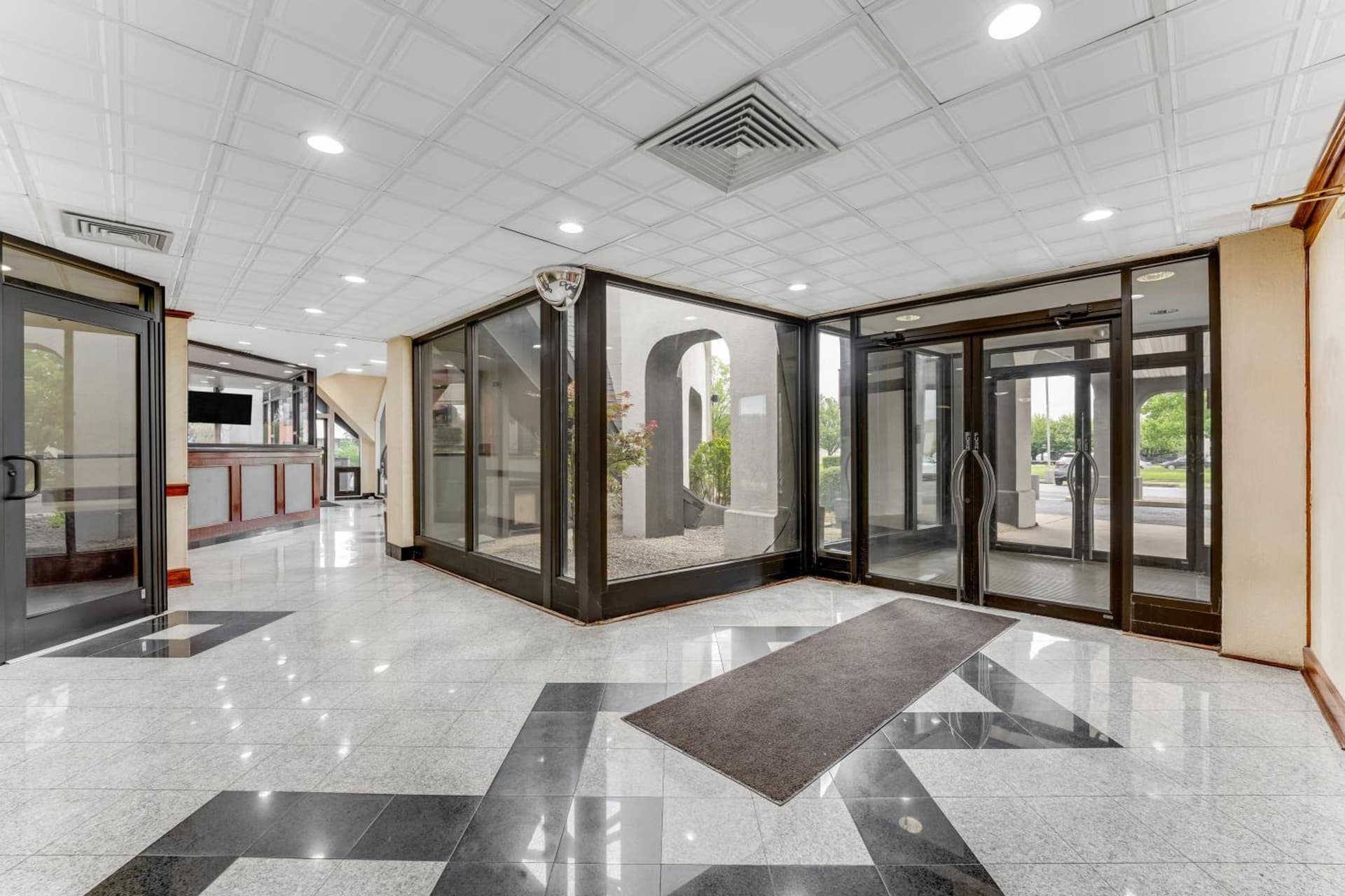 Red Carpet Inn & Suites interior in Philadelphia, PA — gallery photo 2