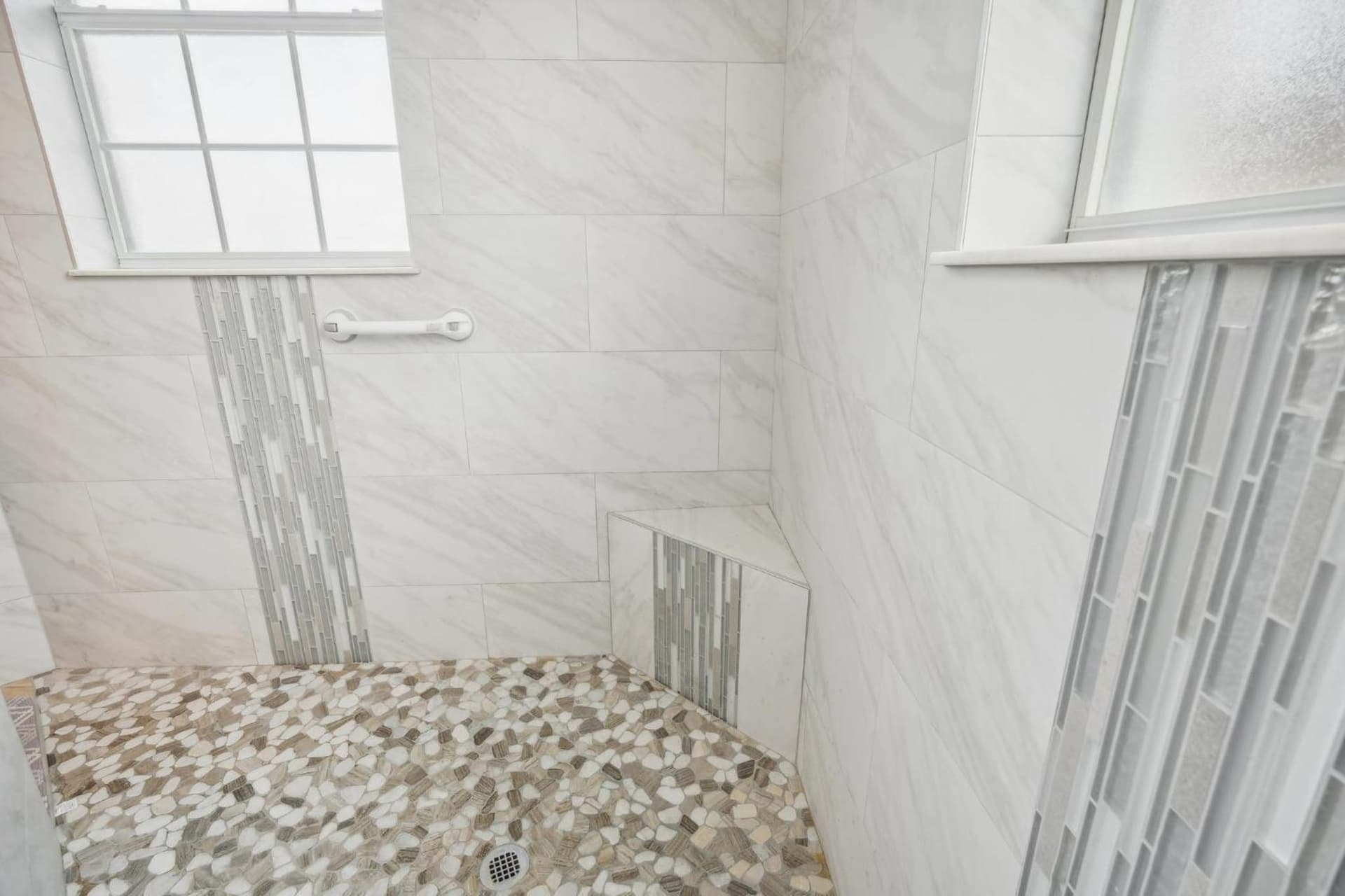 Cape Paradise Resort - Your Luxury Tropical Retreat interior in Cape Coral, FL — gallery photo 2
