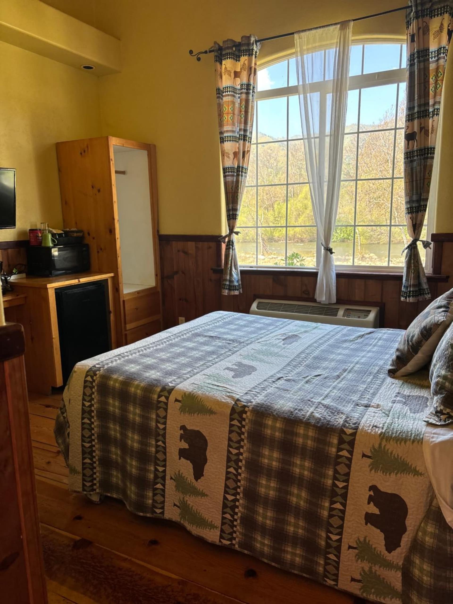 Sequoia River Front Cabins gallery photo in Three Rivers, CA — image 36