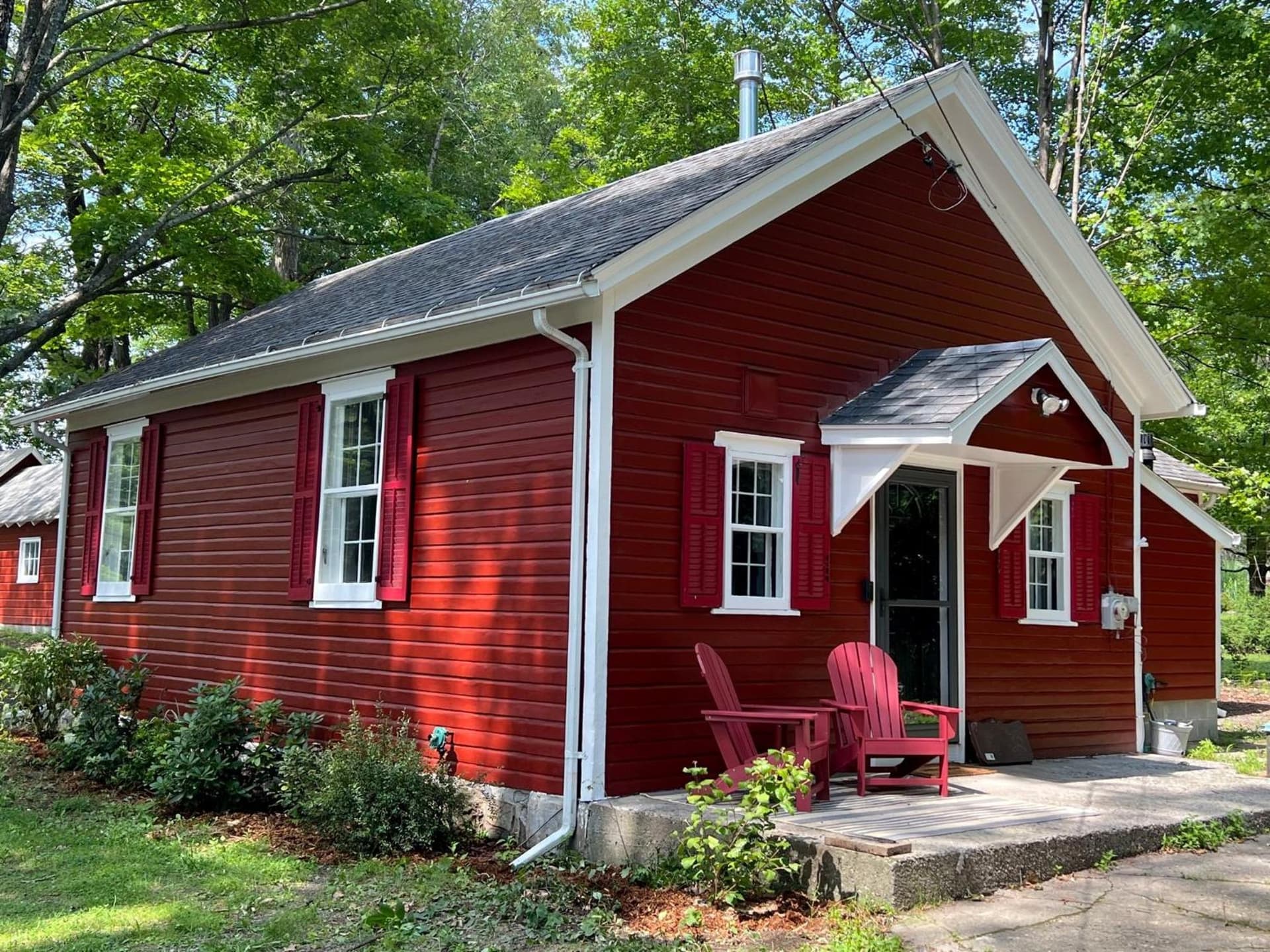 Schoolhouse No. 11 * Hudson Valley Upstate Getaway featured exterior or lobby in Stone Ridge, NY — similar hotel