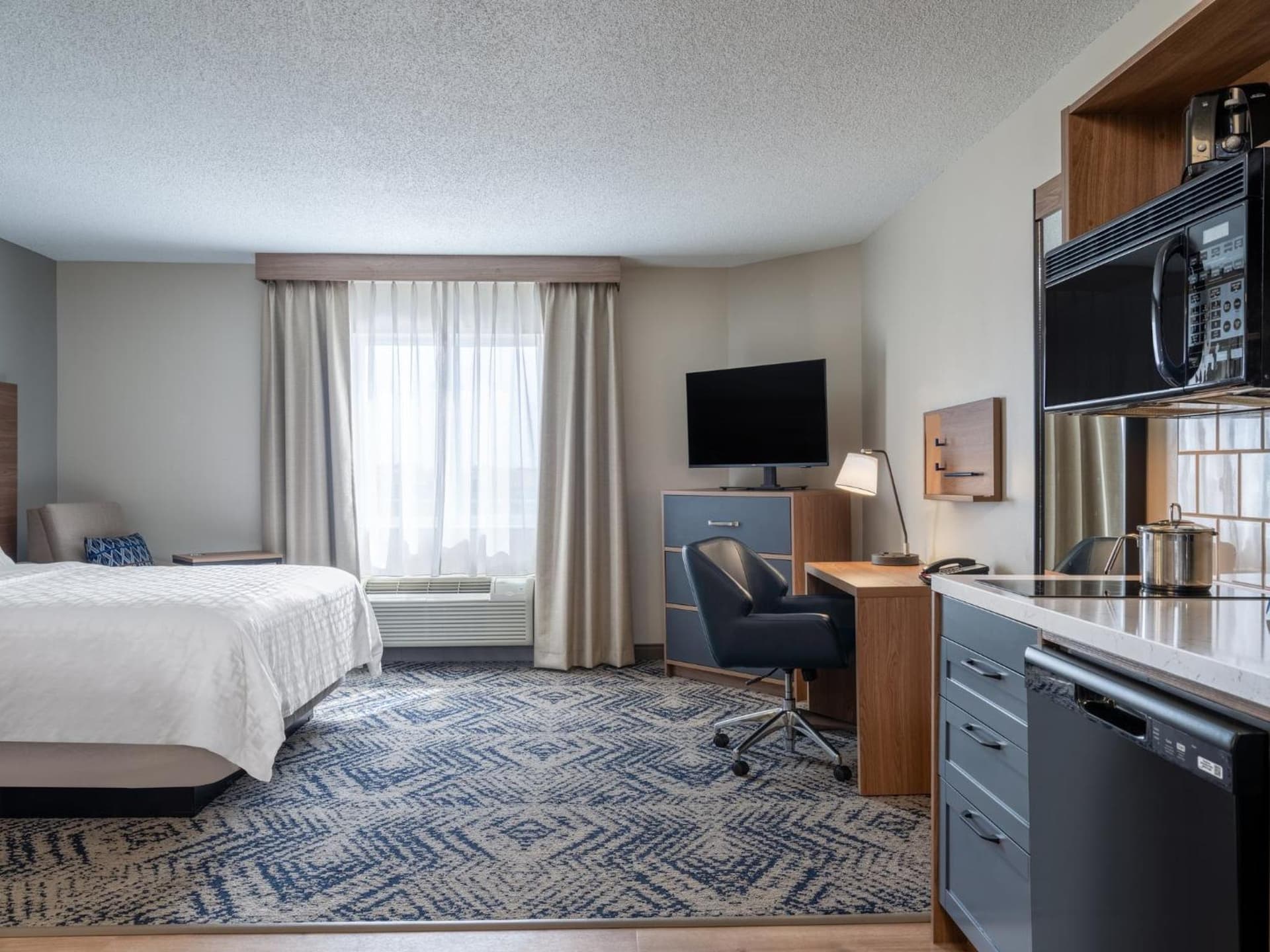 Candlewood Suites Rockford by IHG gallery photo in Rockford, IL — image 15