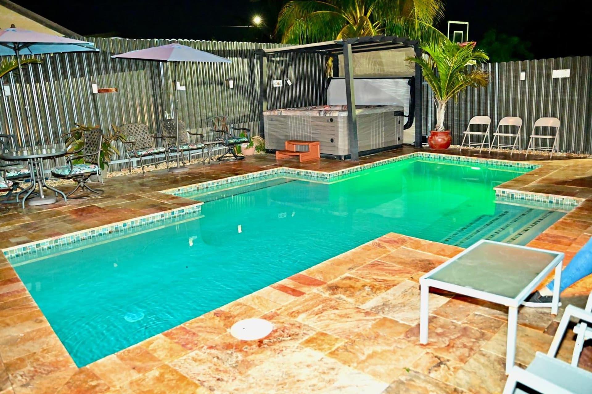 Luxury home 5 minutes from stadium property views in Miami, FL — gallery photo 3