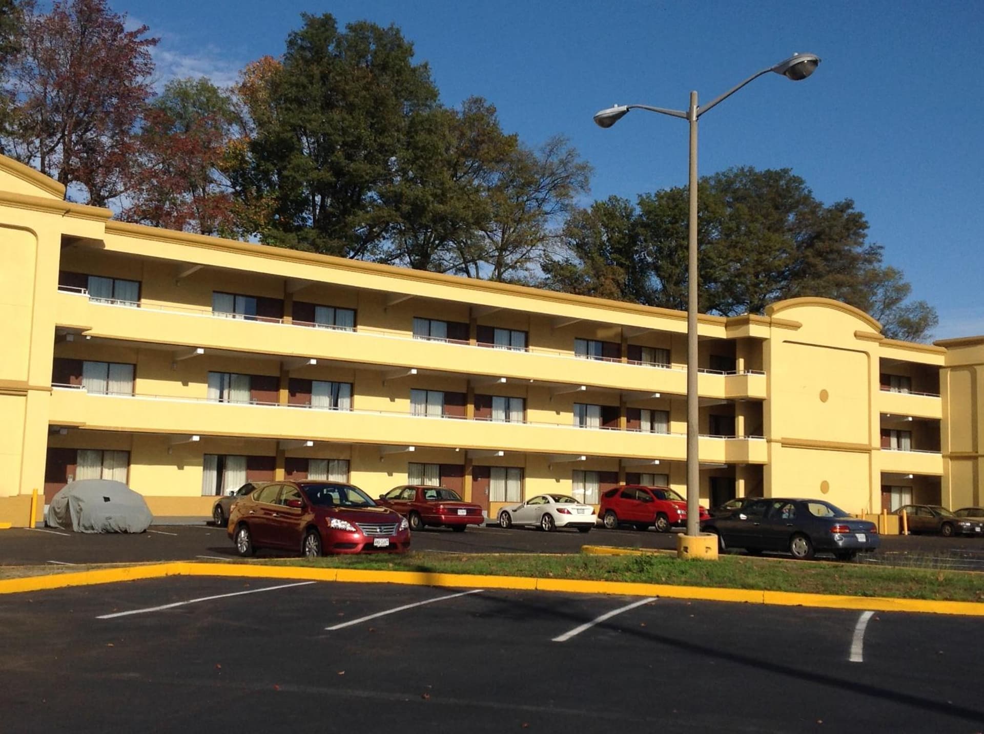 DIAMOND INN & SUITES featured exterior or lobby in Richmond, VA — similar hotel
