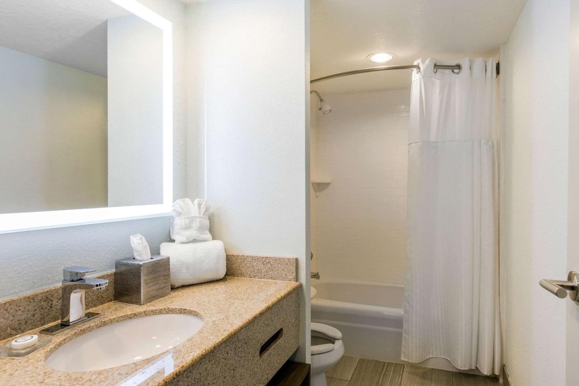 Radisson Hotel Grand Rapids Riverfront gallery photo in Grand Rapids, MI — image 35