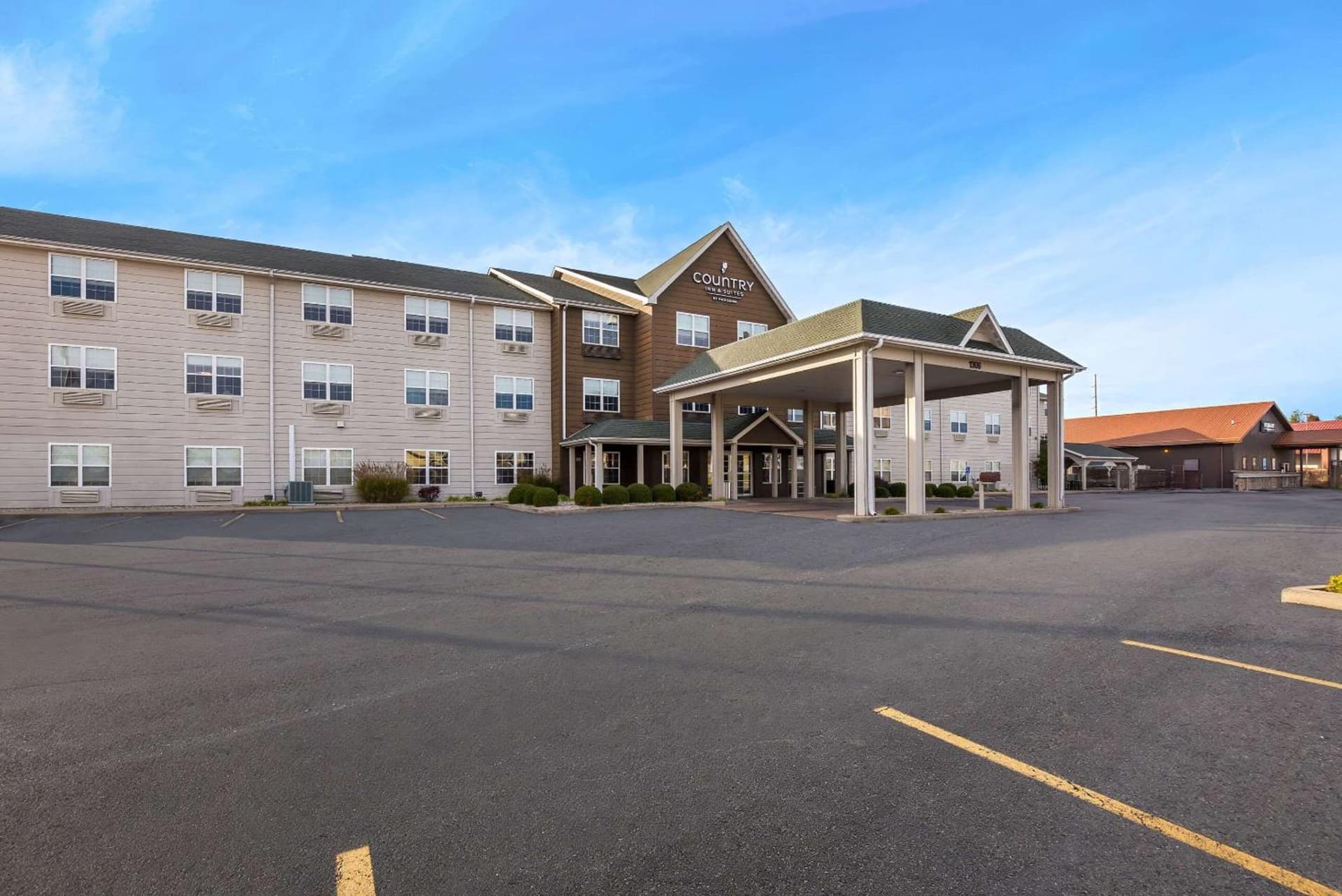Country Inn & Suites by Radisson, Marion, IL interior in Marion, IL — gallery photo 2