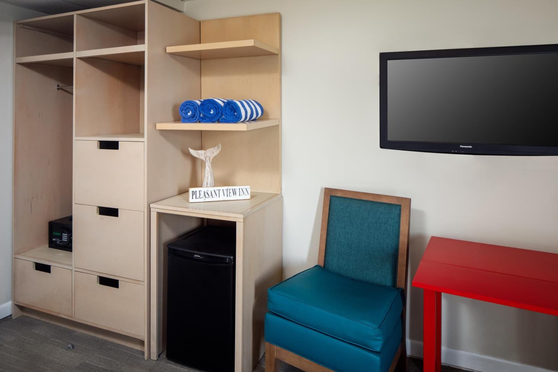 Pleasant View Inn interior in Westerly, RI — gallery photo 2