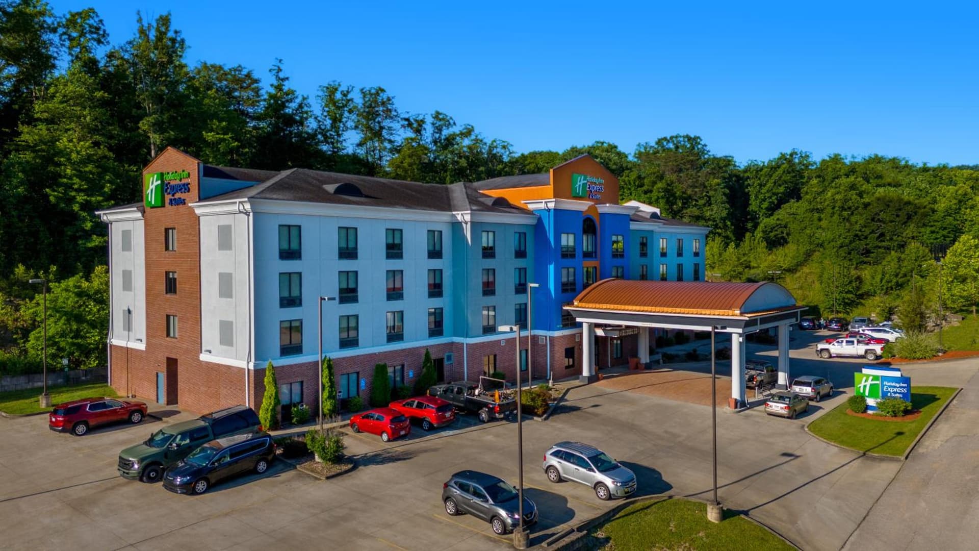 Holiday Inn Express & Suites Cross Lanes by IHG property views in Cross Lanes, WV — gallery photo 3