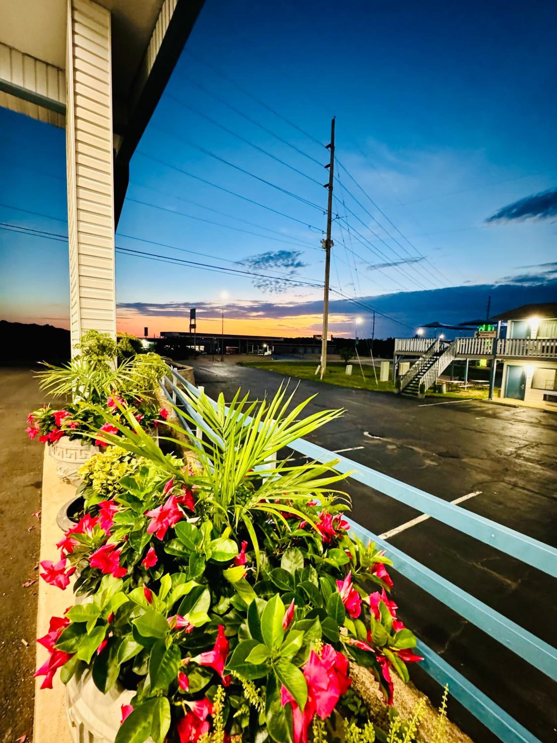 Ozark Inn and Suites property views in Osage Beach, MO — gallery photo 3