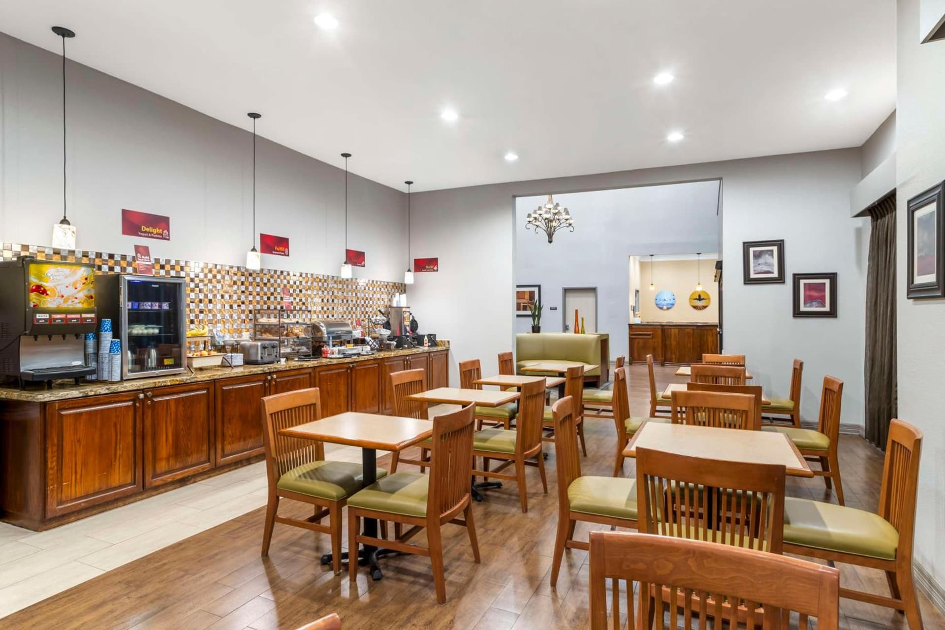 Best Western Plus Hobby Airport Inn & Suites gallery photo in Houston, TX — image 11