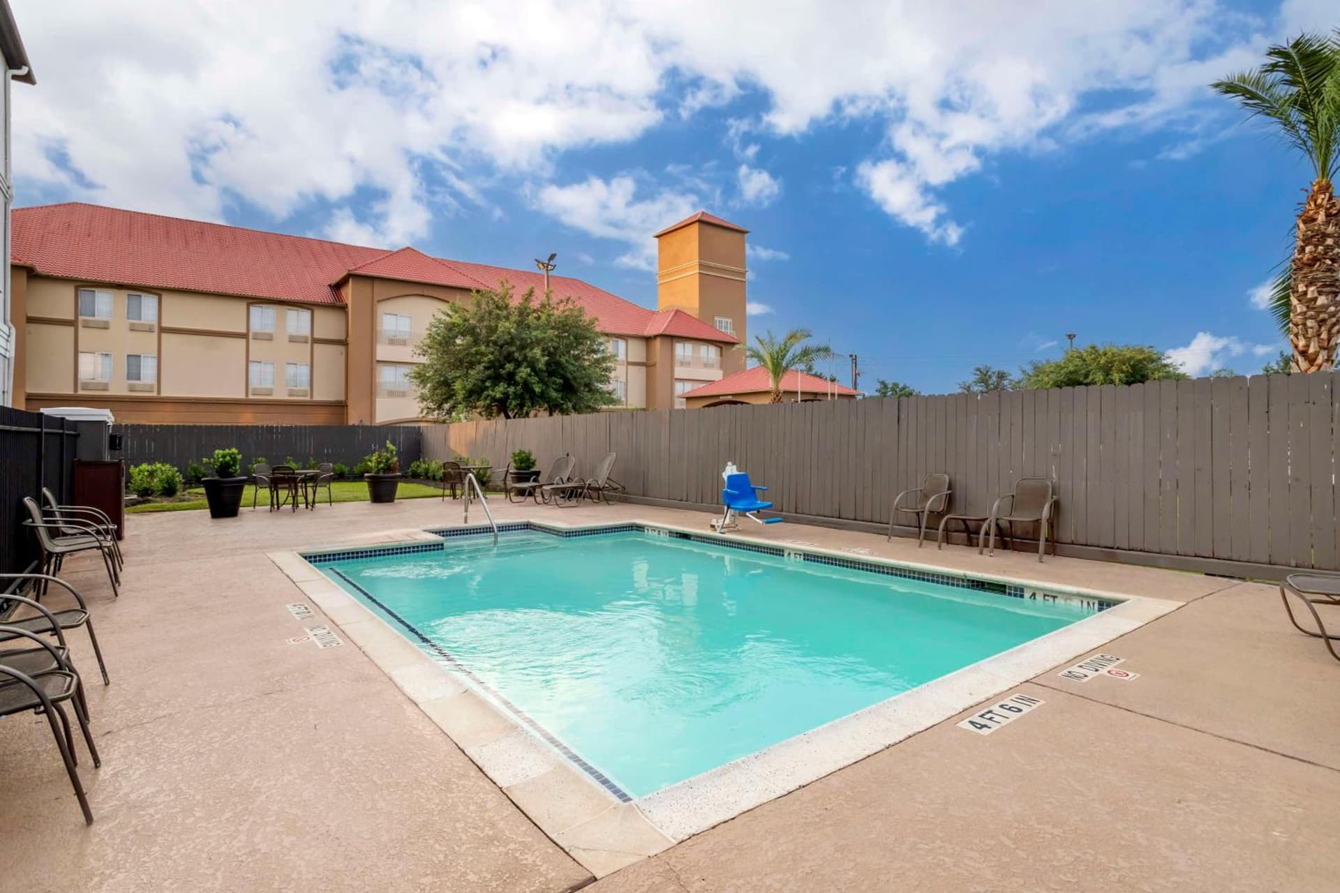 Best Western Plus Hobby Airport Inn & Suites interior in Houston, TX — gallery photo 2