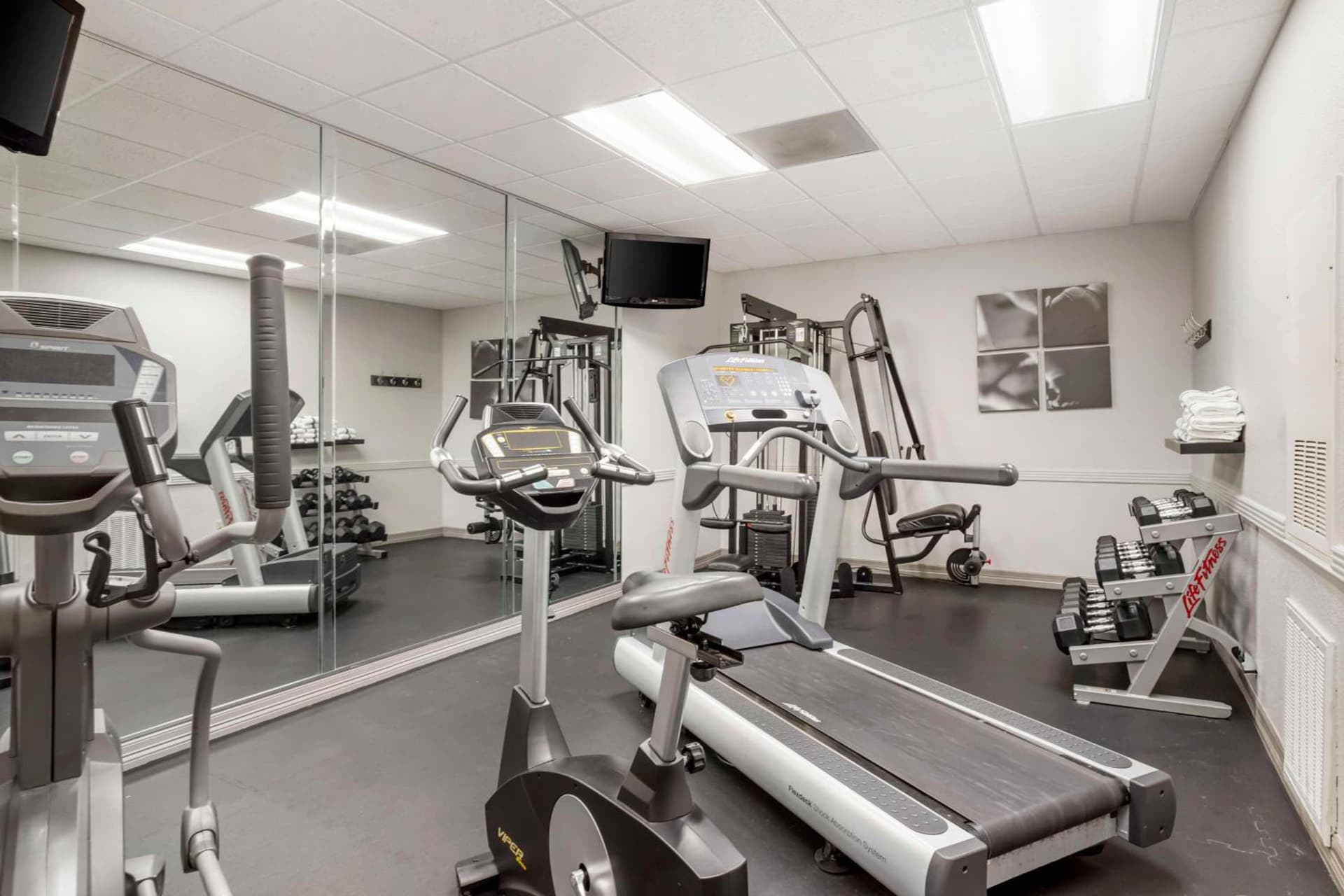 Best Western Plus Hobby Airport Inn & Suites gallery photo in Houston, TX — image 29