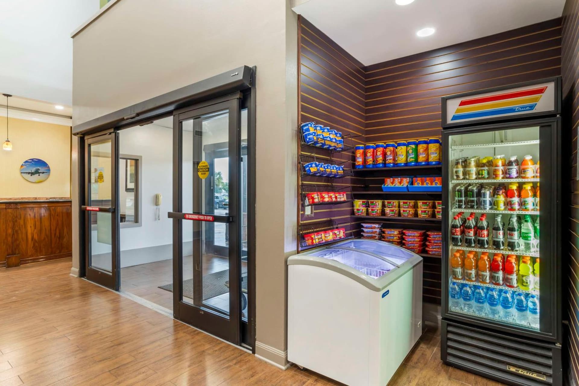 Best Western Plus Hobby Airport Inn & Suites interior in Houston, TX — gallery photo 2