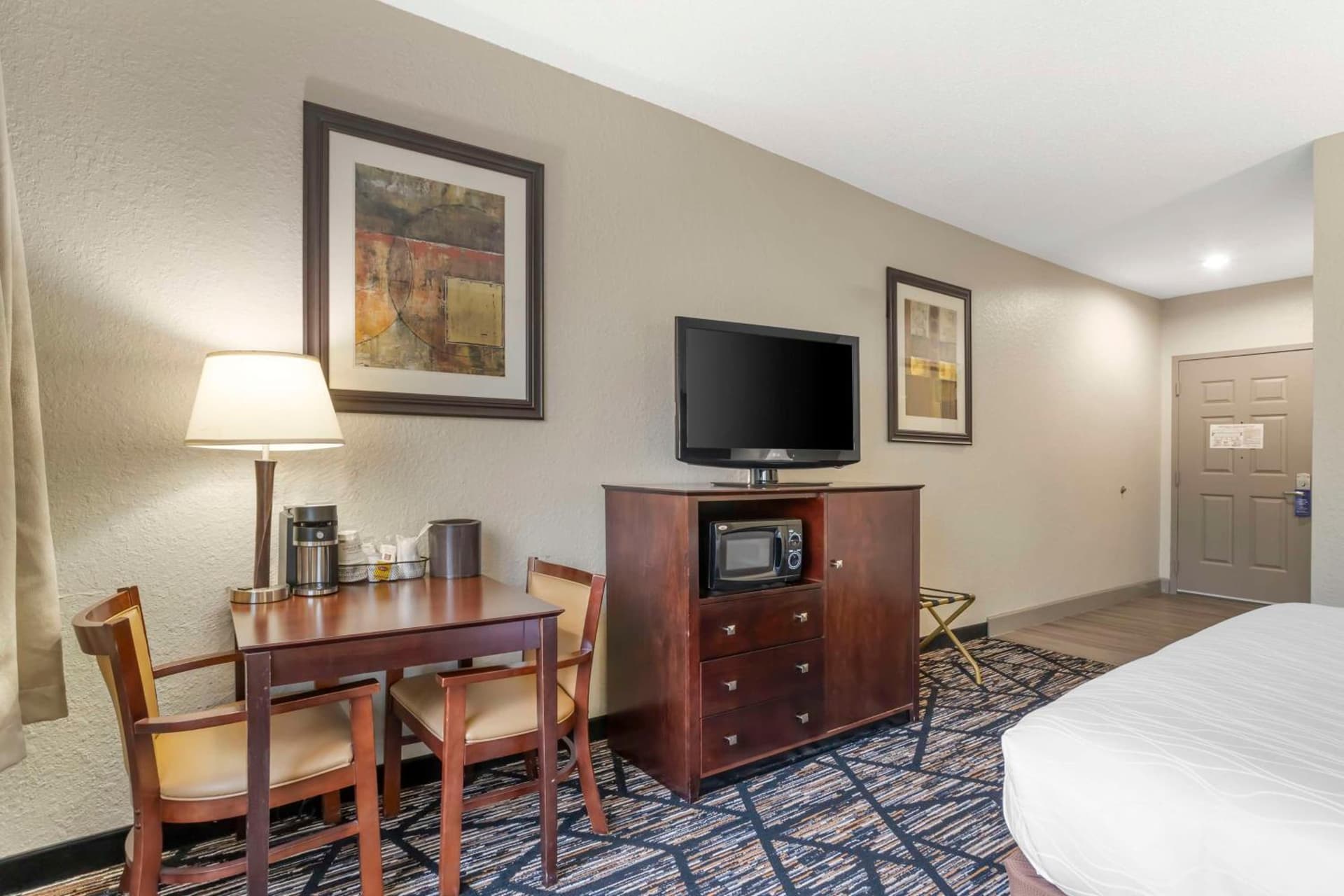 Best Western Plus Hobby Airport Inn & Suites gallery photo in Houston, TX — image 4