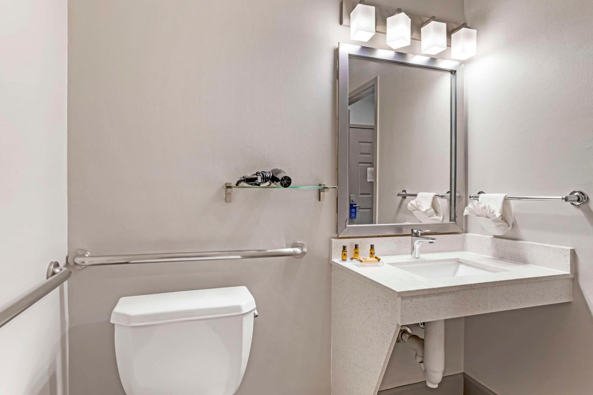 Best Western Plus Hobby Airport Inn & Suites gallery photo in Houston, TX — image 8